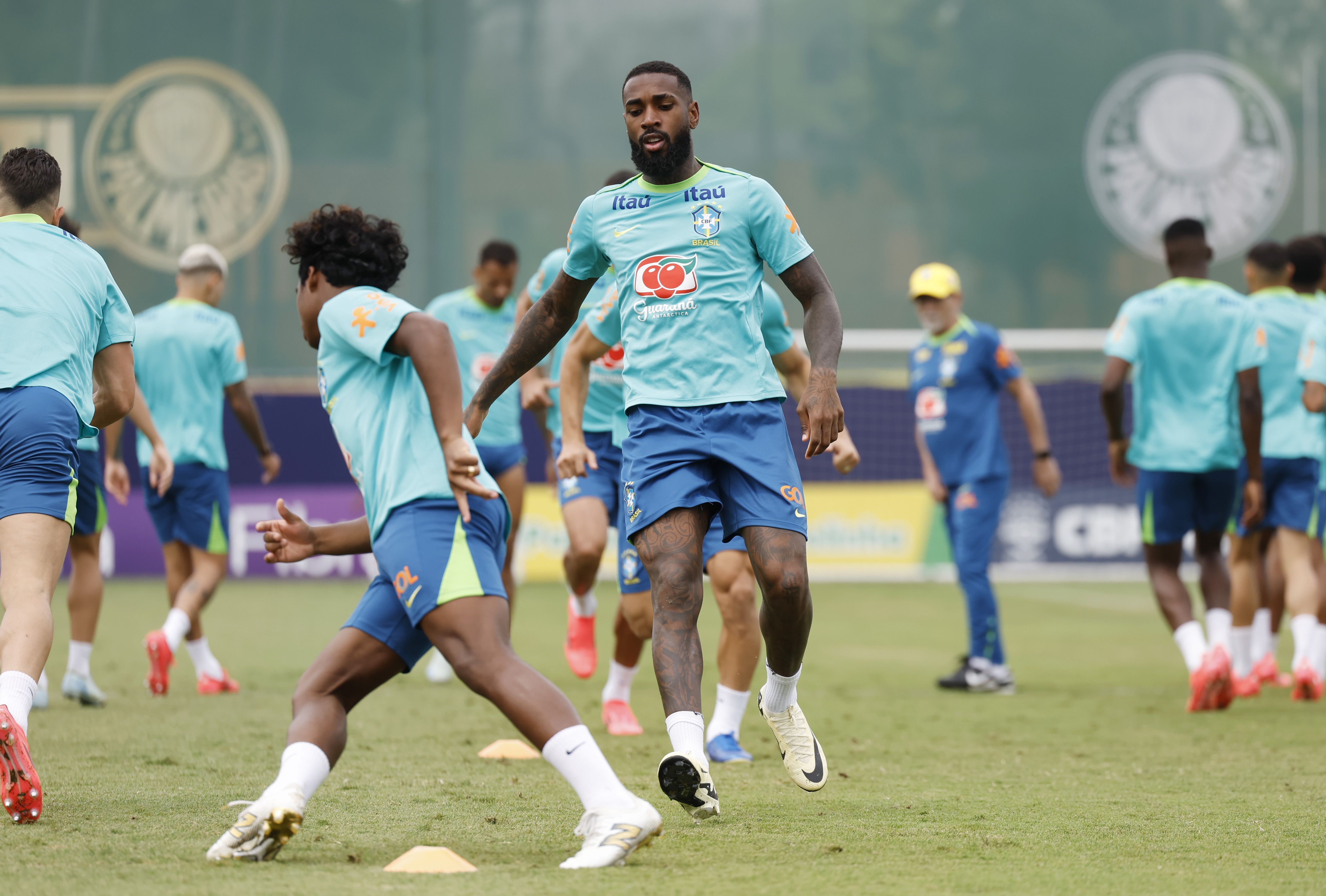 Matheus Pereira chega à Seleção Brasileira, e Gerson elogia meia do Cruzeiro