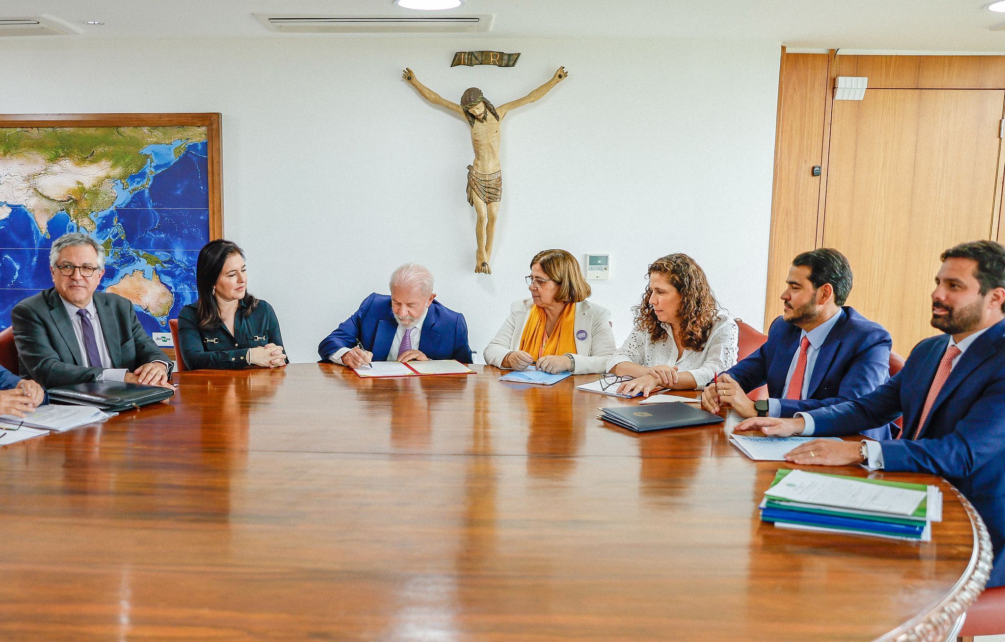 Lula sanciona projeto que endurece penas de feminicídio e crimes contra a mulher