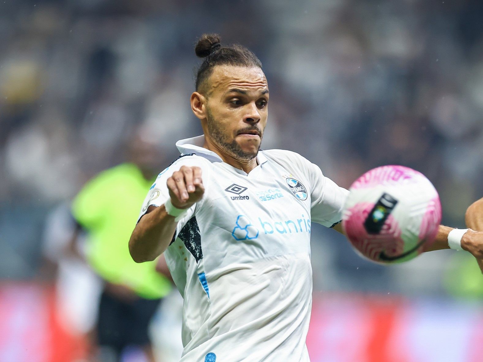 Braithwaite relembra ter recusado clube da Europa para acertar com Grêmio