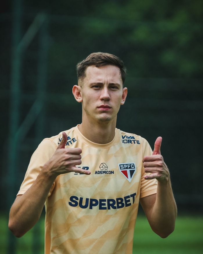 Patryck, lateral do São Paulo, se recupera de uma fratura na clavícula direita