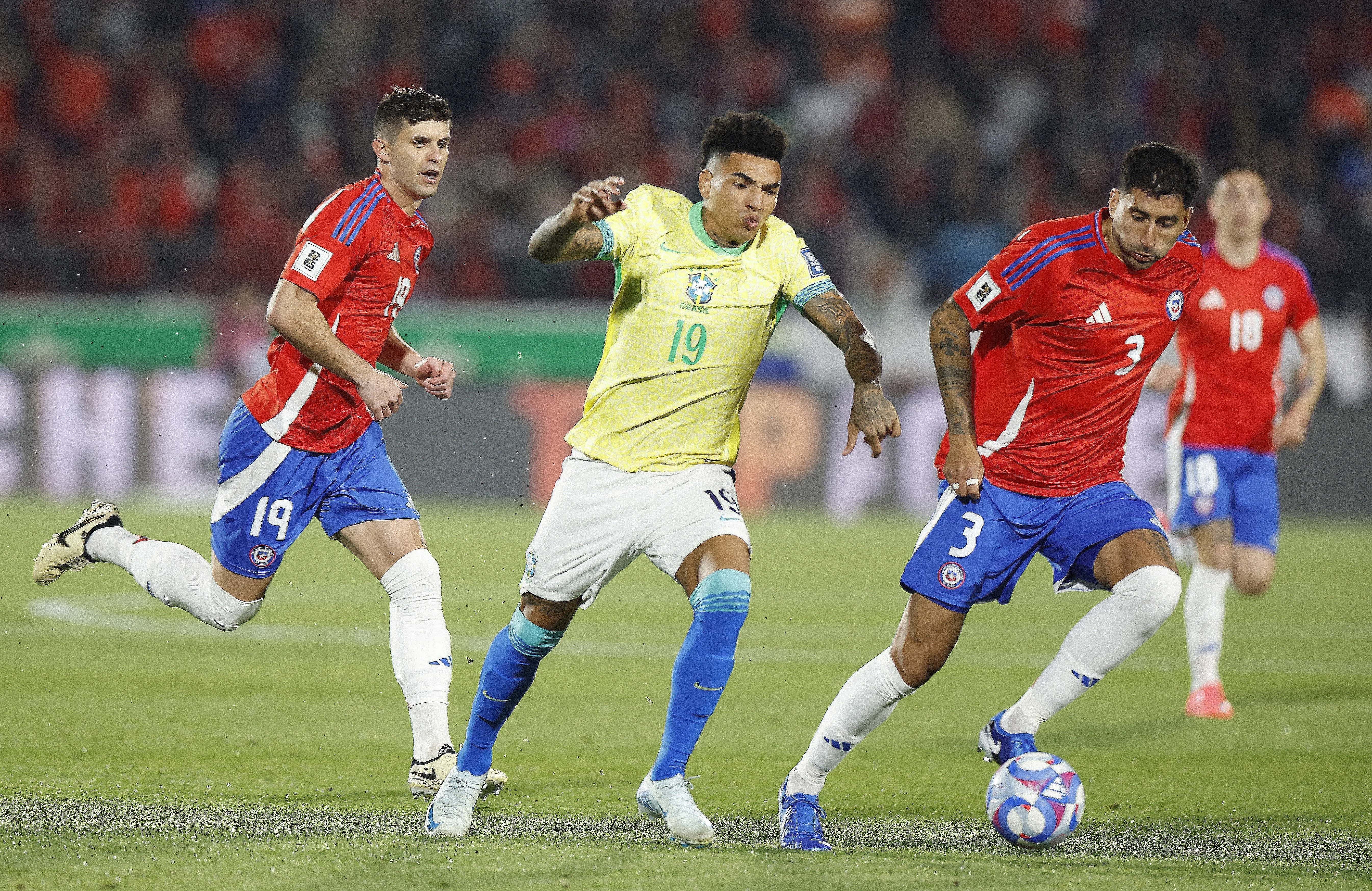 Ex-Flamengo se revolta contra VAR e detona atuação do Chile em derrota contra Brasil