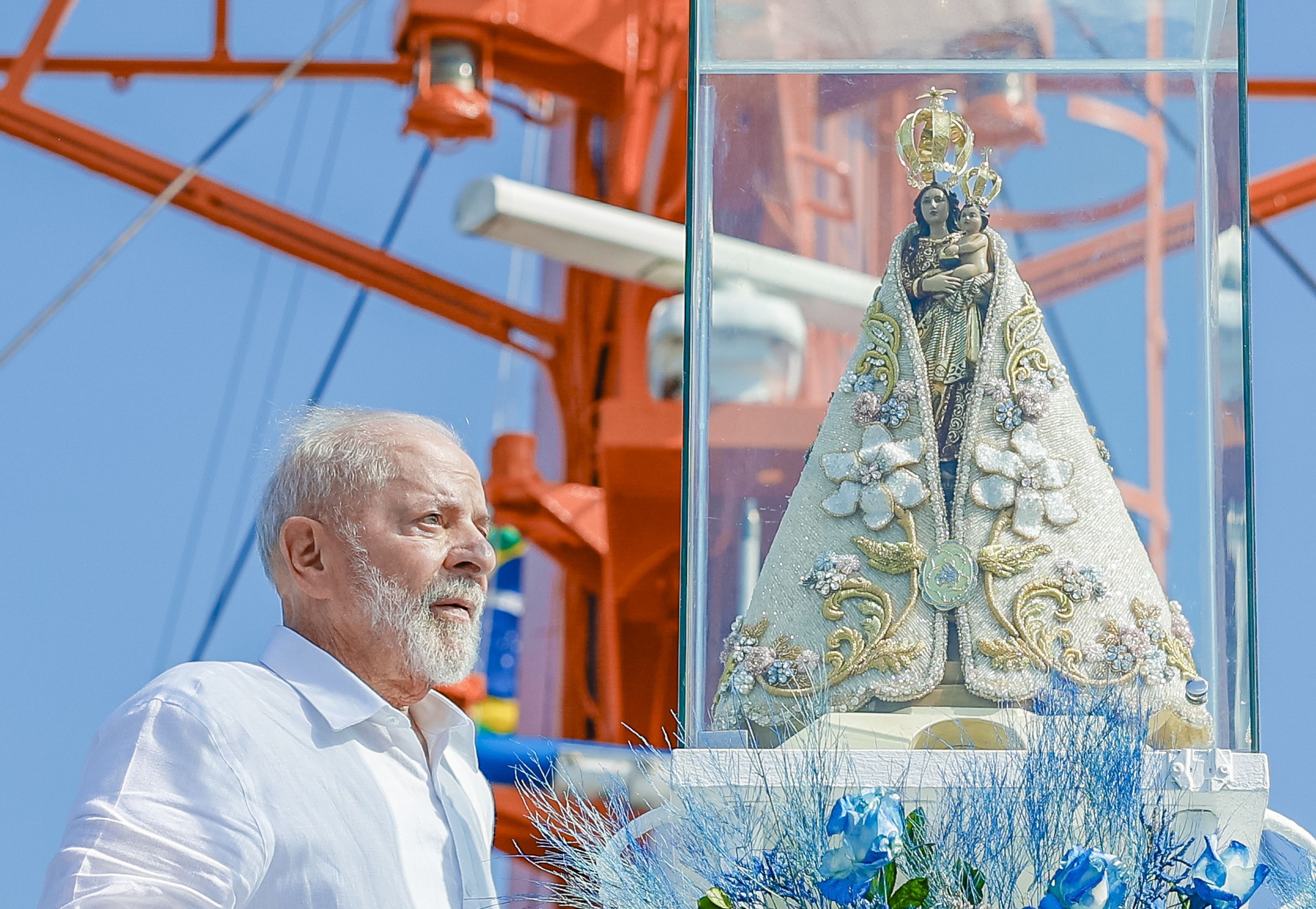Em Belém, Lula participa da romaria fluvial do Círio de Nazaré