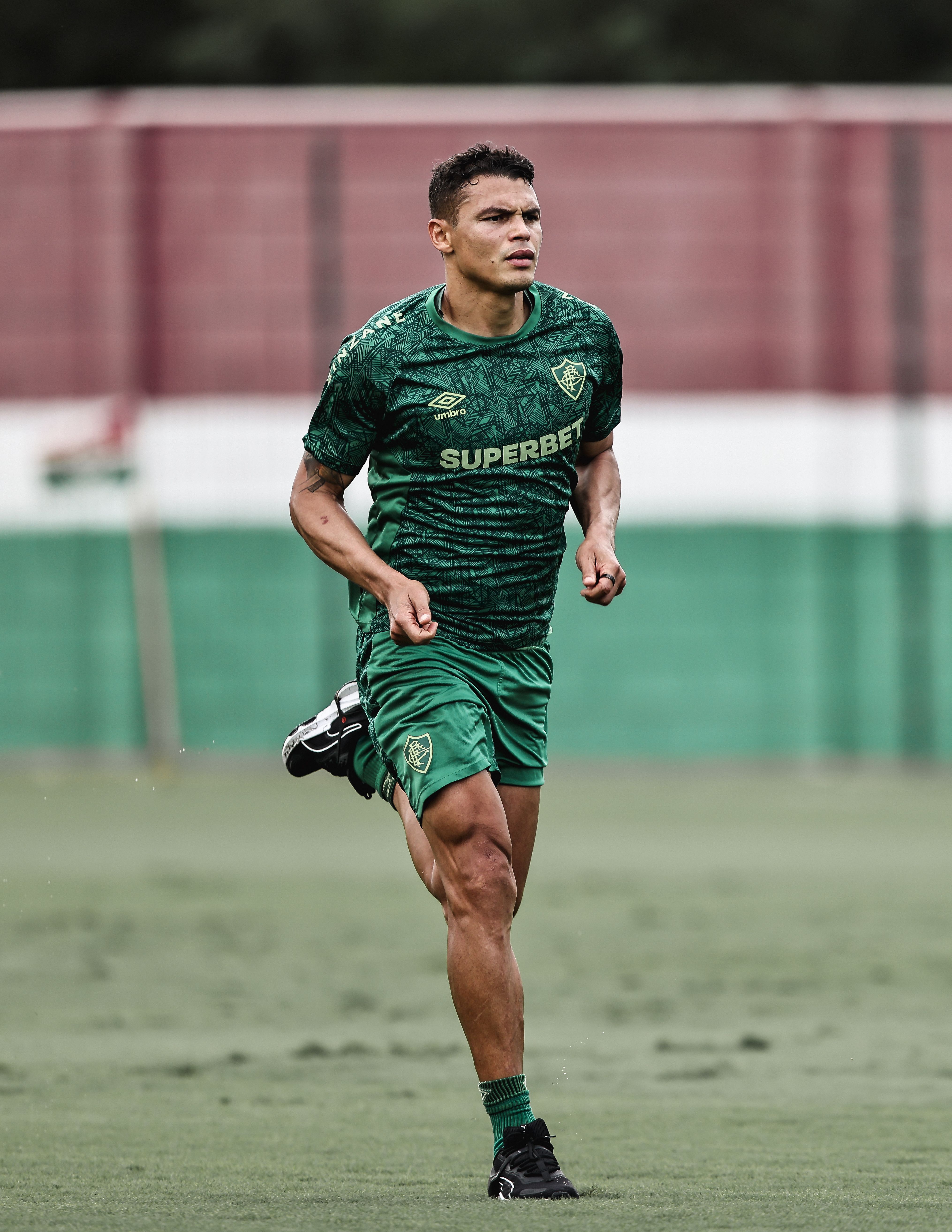 Thiago Silva treina no Fluminense e aumenta expectativa para o clássico contra o Flamengo