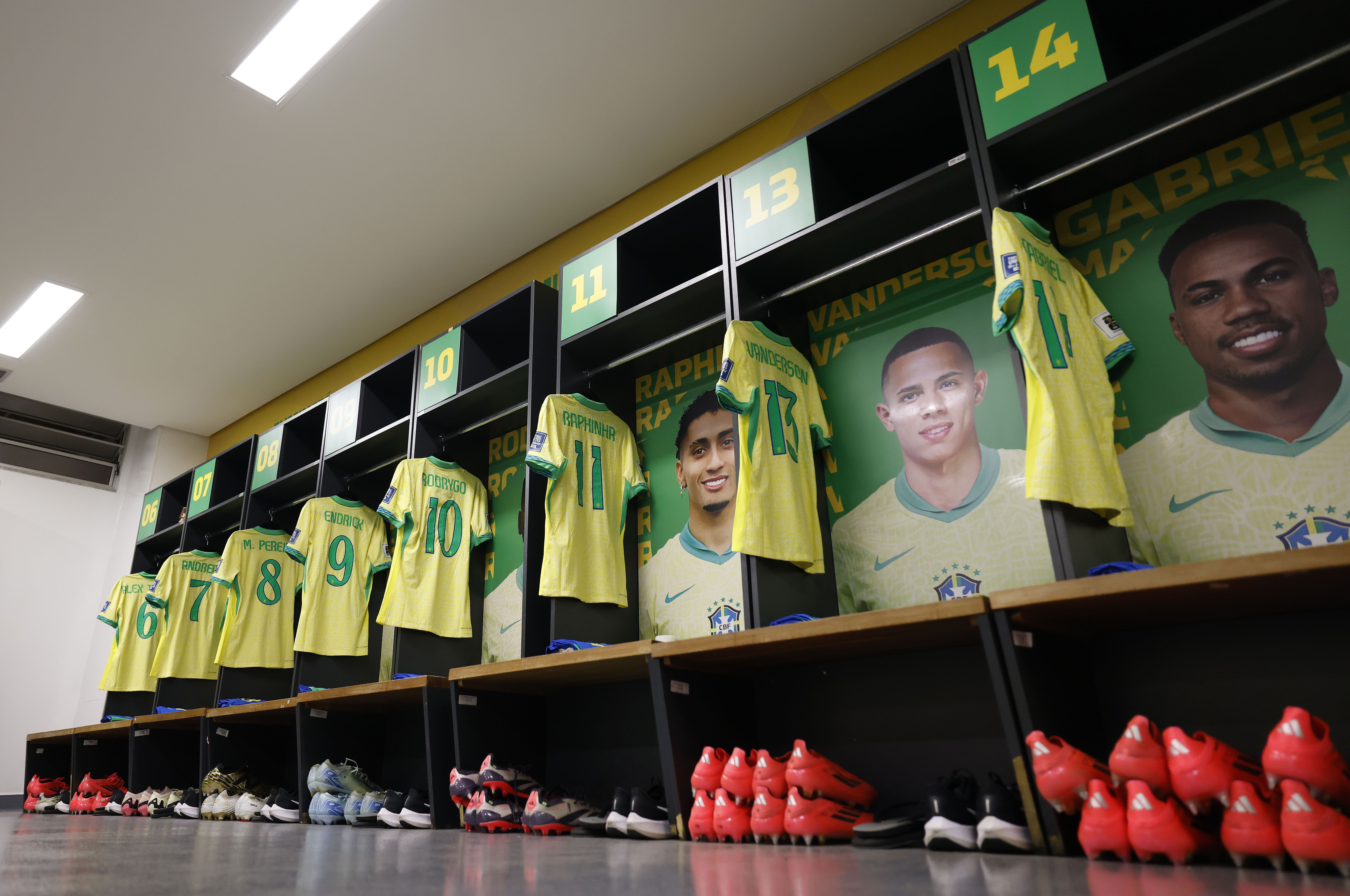 Escalação da Seleção: Dorival confirma mudanças no meio e na lateral contra o Peru