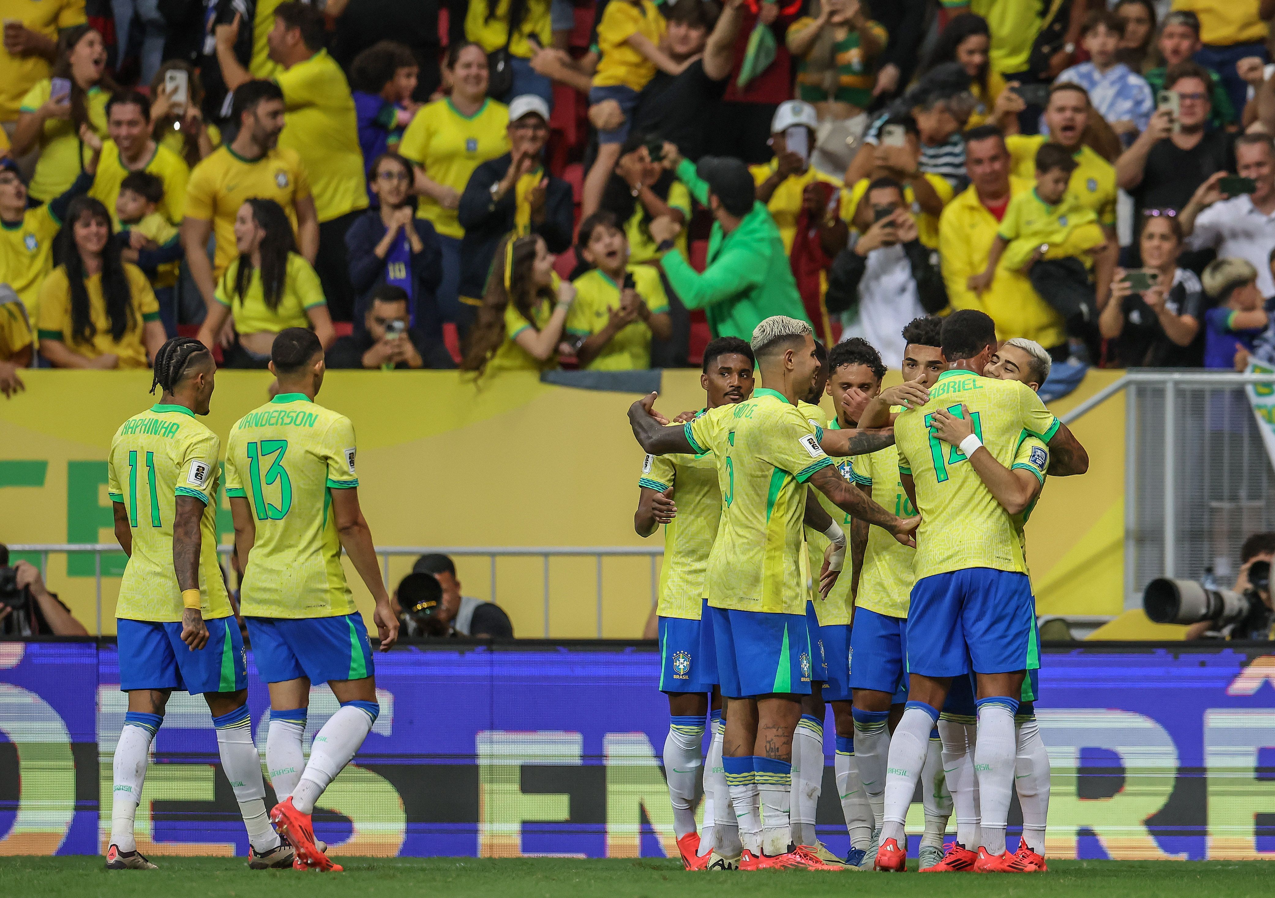Volante da Seleção Brasileira declara torcida pelo Athletico-PR contra o Cruzeiro