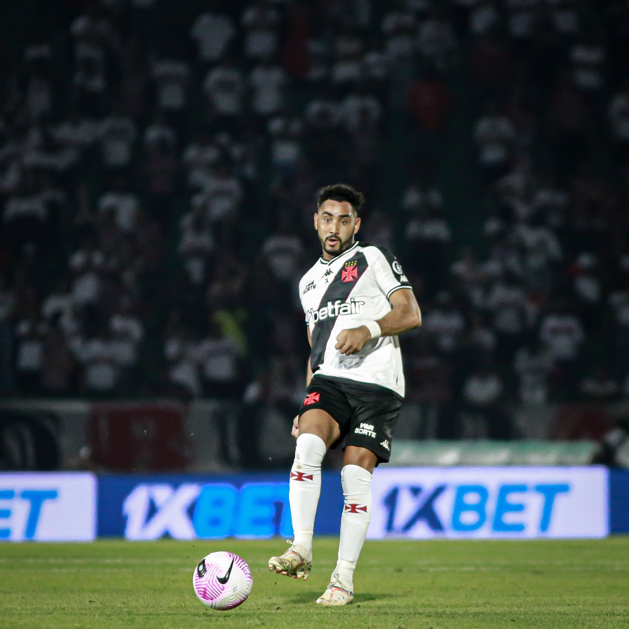 Destaque na vitória do Vasco, Payet tem futuro indefinido para o próximo ano