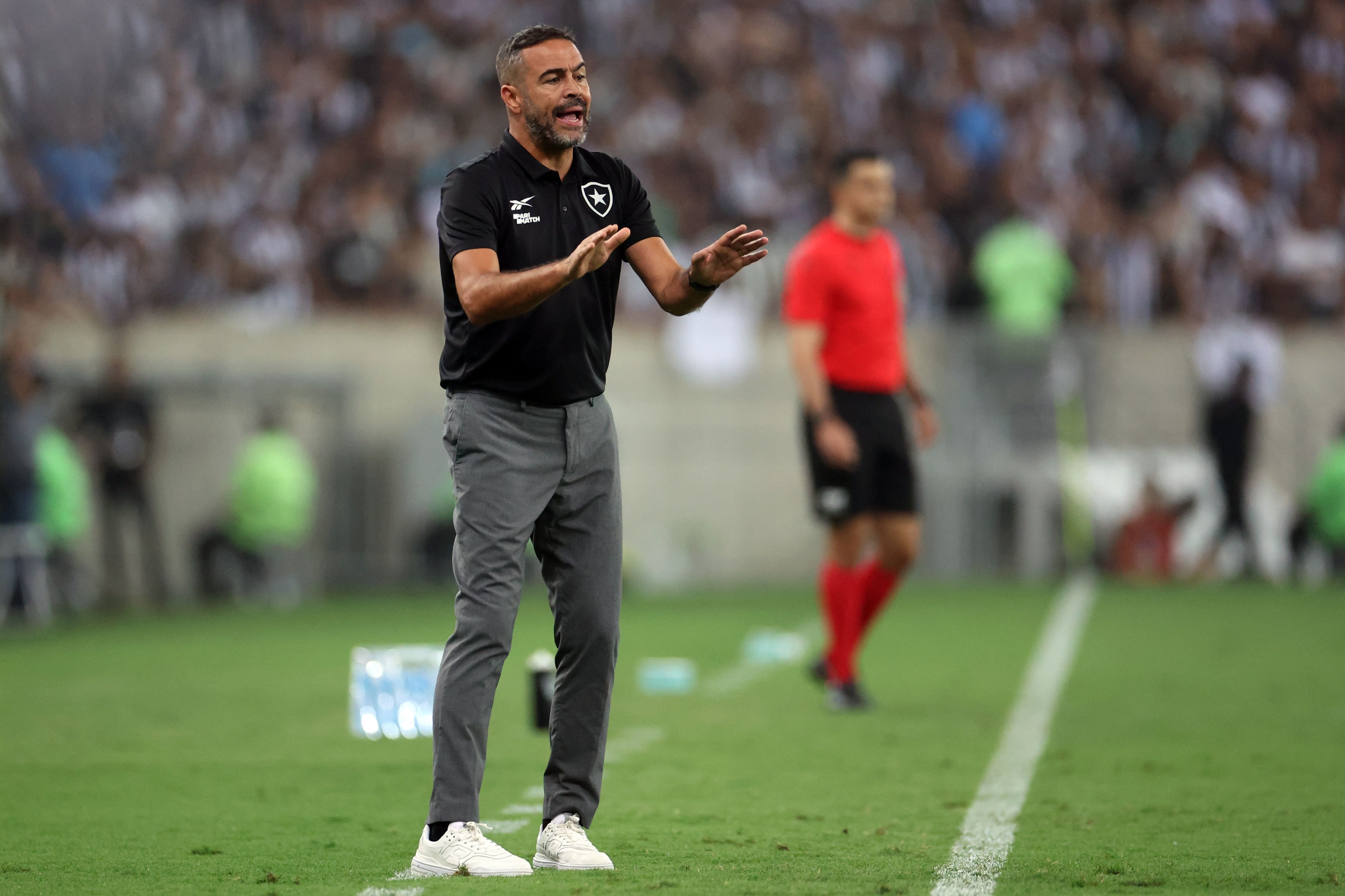 Artur Jorge aponta erro individual em gol sofrido pelo Botafogo: 'Evitável'