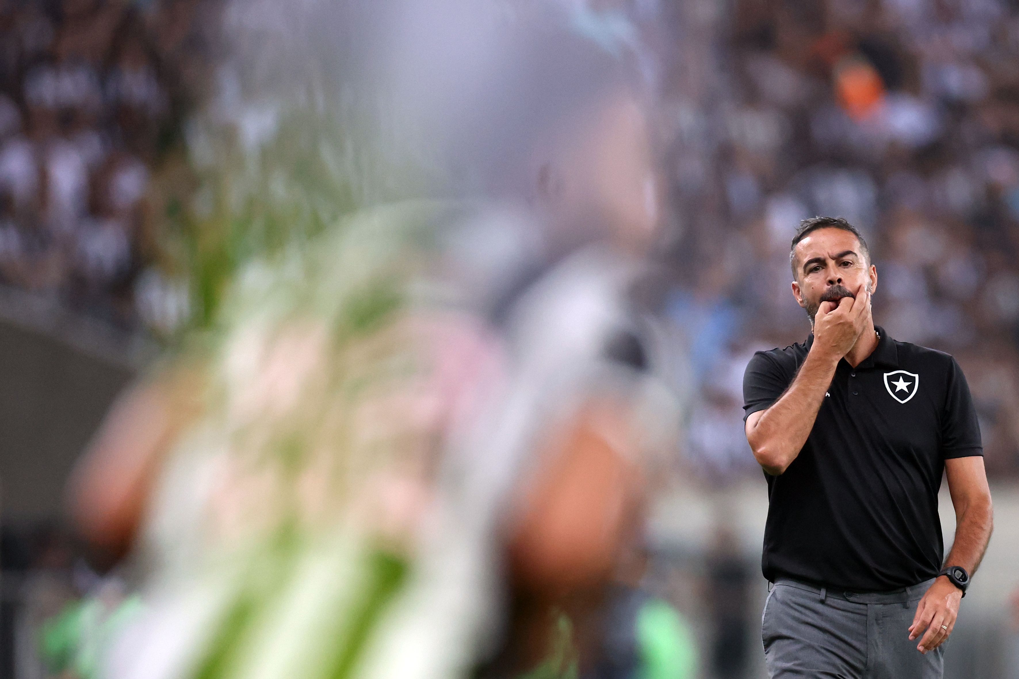 Indignação e identificação de erros: Botafogo reage de forma distinta a gol tardio