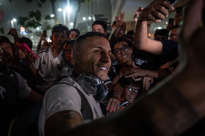 Arana recebeu incentivo de torcedores do Galo antes da viagem para o Rio de Janeiro
