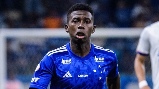 Jhosefer em campo pelo Cruzeiro, em 2024