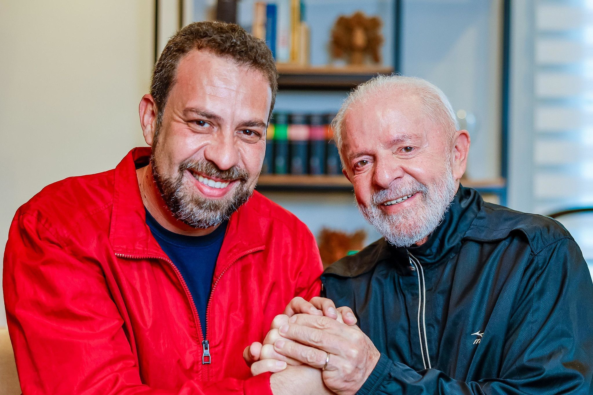 Eleição em SP: chuva atrapalha agenda, e Boulos troca caminhada por live com Lula