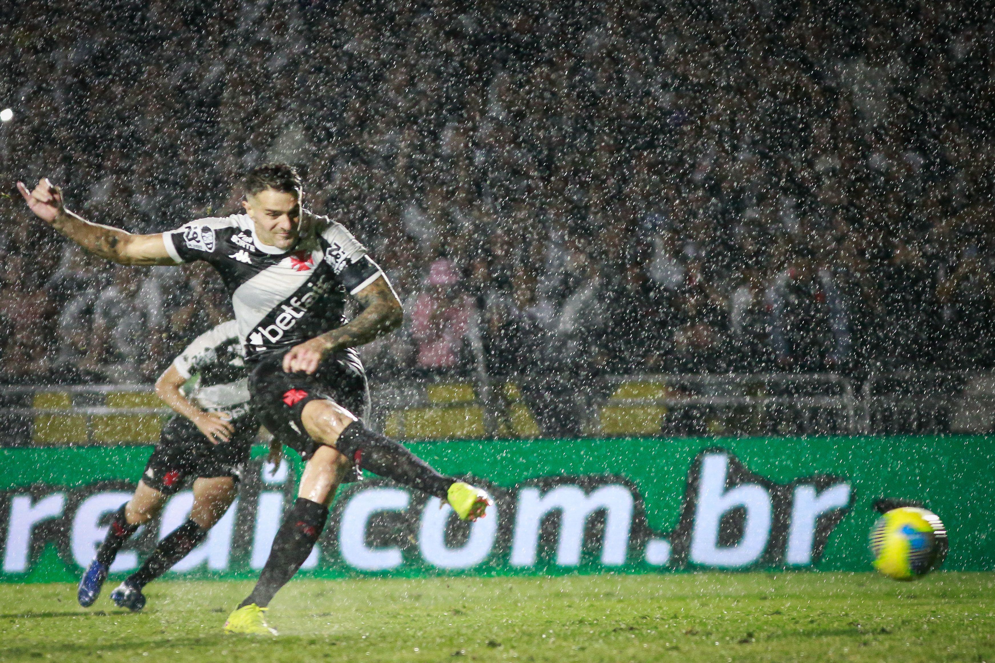 Vegetti se torna o quarto jogador artilheiro da Copa do Brasil pelo Vasco