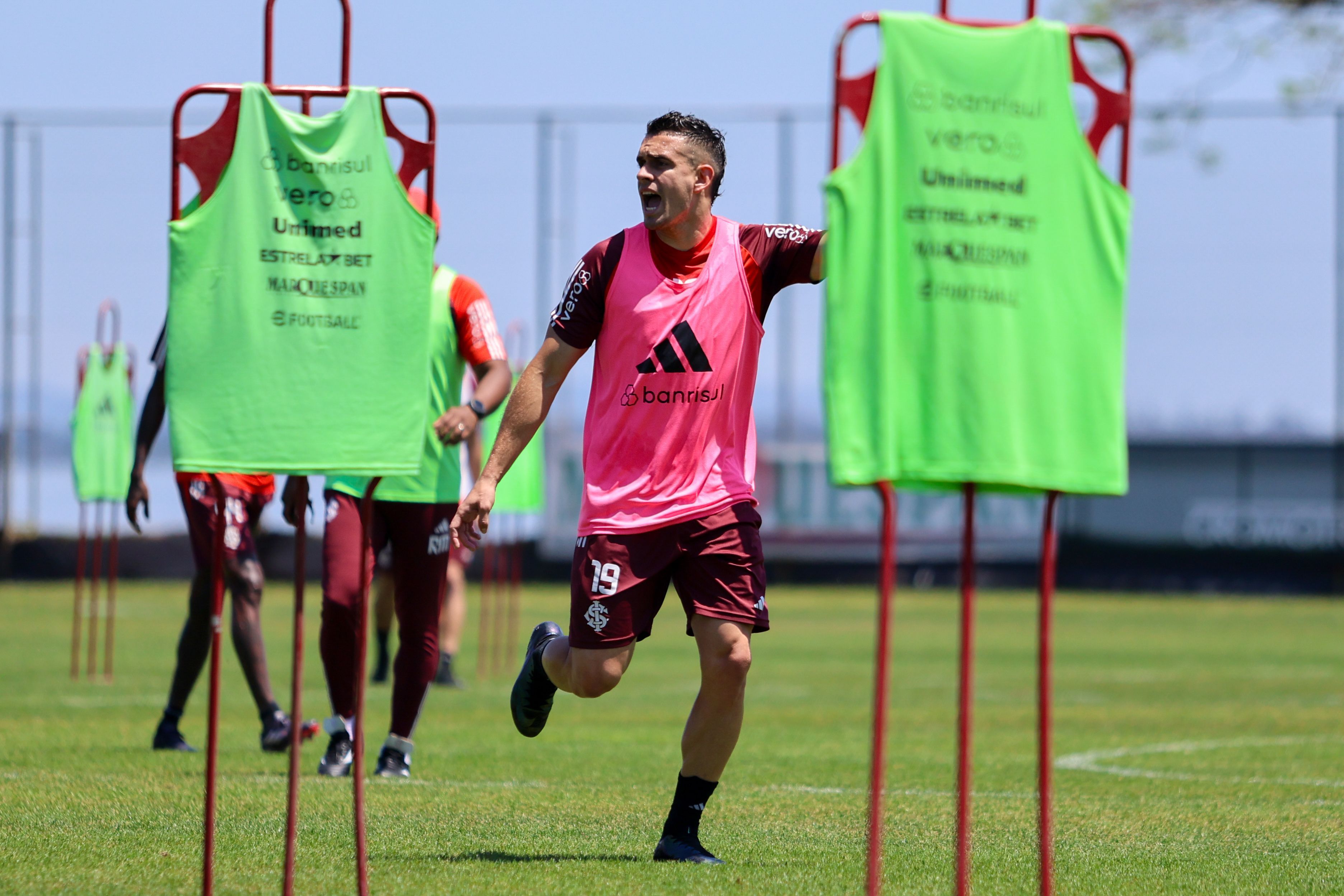 Inter pode ter até três mudanças para enfrentar o Botafogo pelo Brasileiro