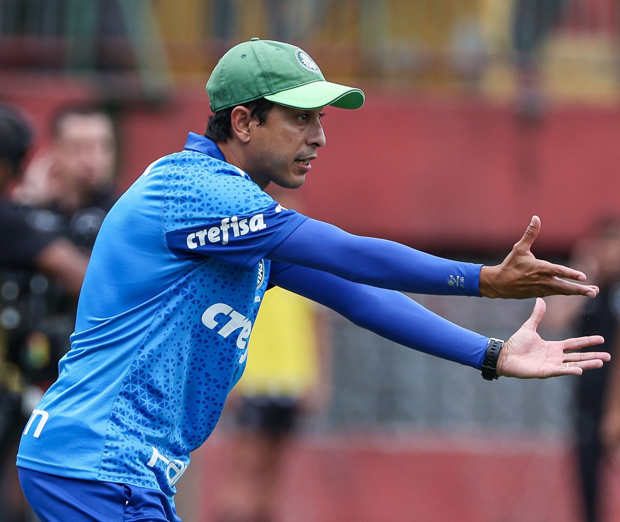 Ex-Corinthians, técnico do sub-17 revela segredos da base do Palmeiras