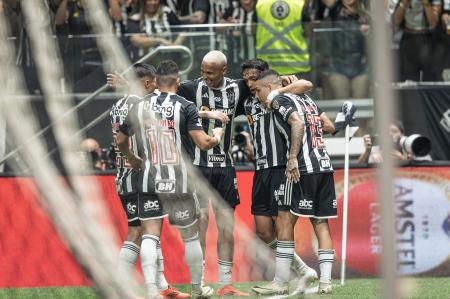 Deyverson, mais uma vez, e Paulinho fecharam a goleada do Atlético sobre o River: 3 a 0