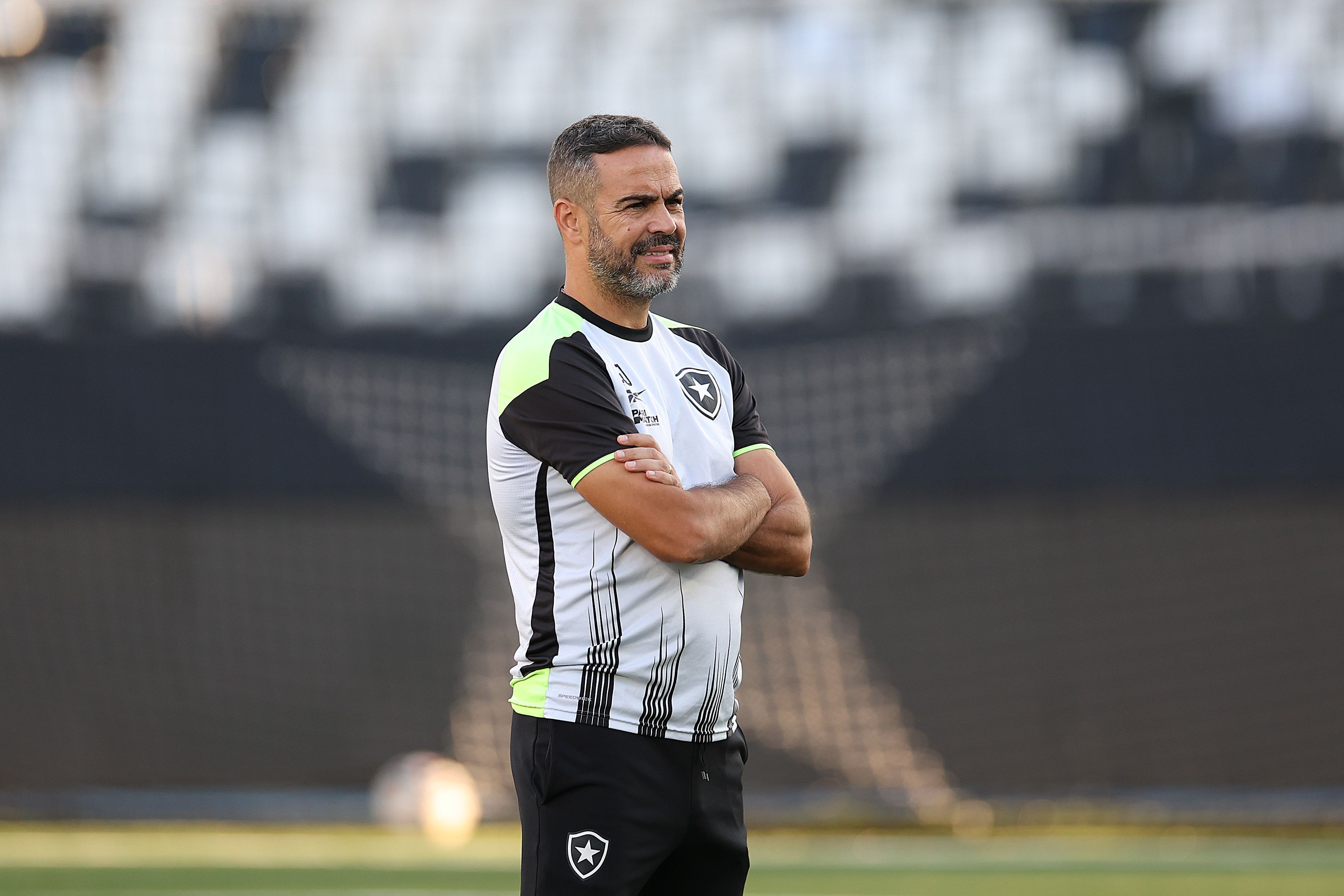 Artur Jorge faz balanço do trabalho, destaca 'paixão' e busca pelo 'espetáculo' no Botafogo