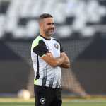 Artur Jorge faz balanço do trabalho, destaca 'paixão' e busca pelo 'espetáculo' no Botafogo