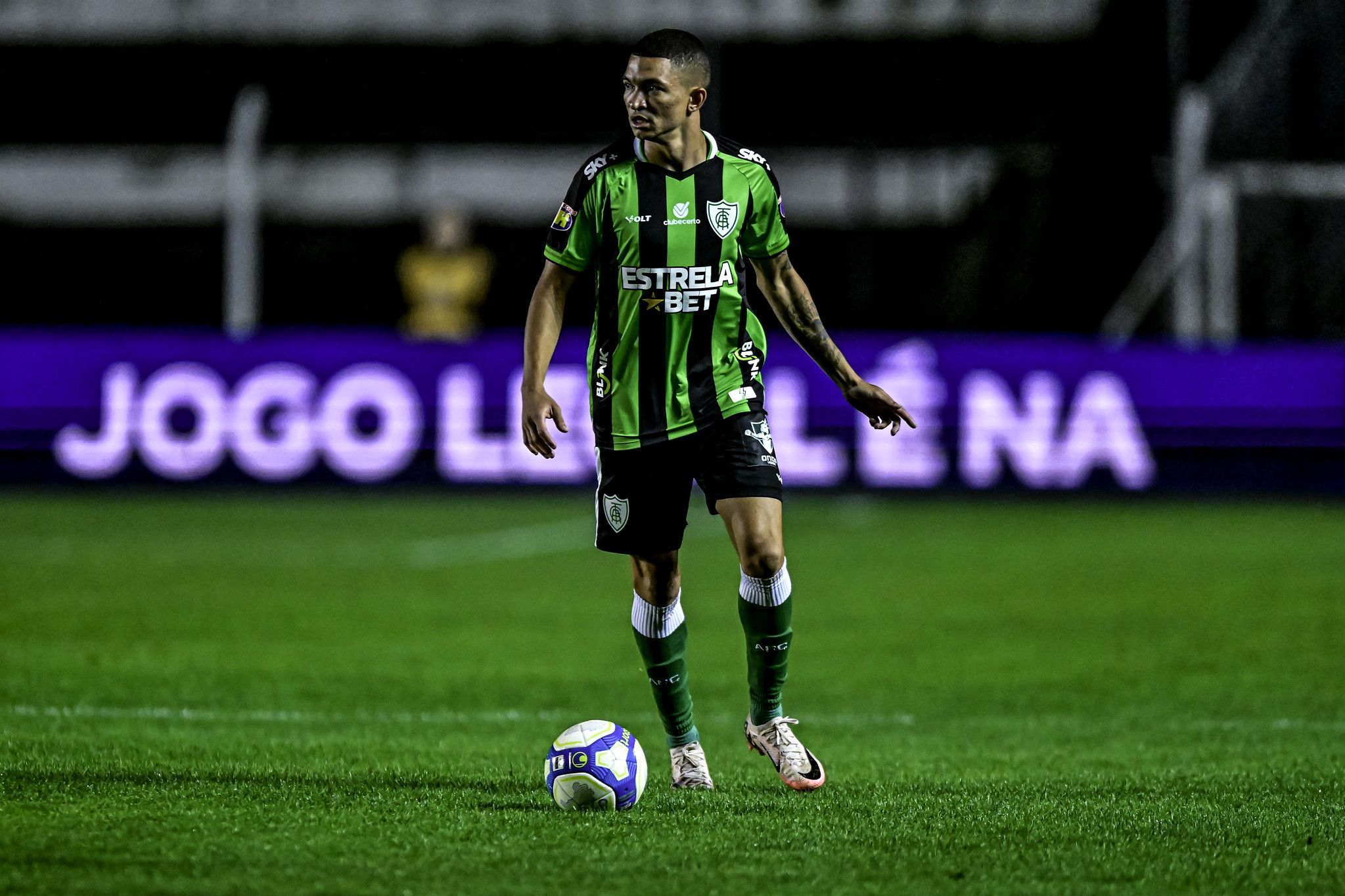 Titular do América sofre lesão e vira desfalque em 'decisão' pela Série B