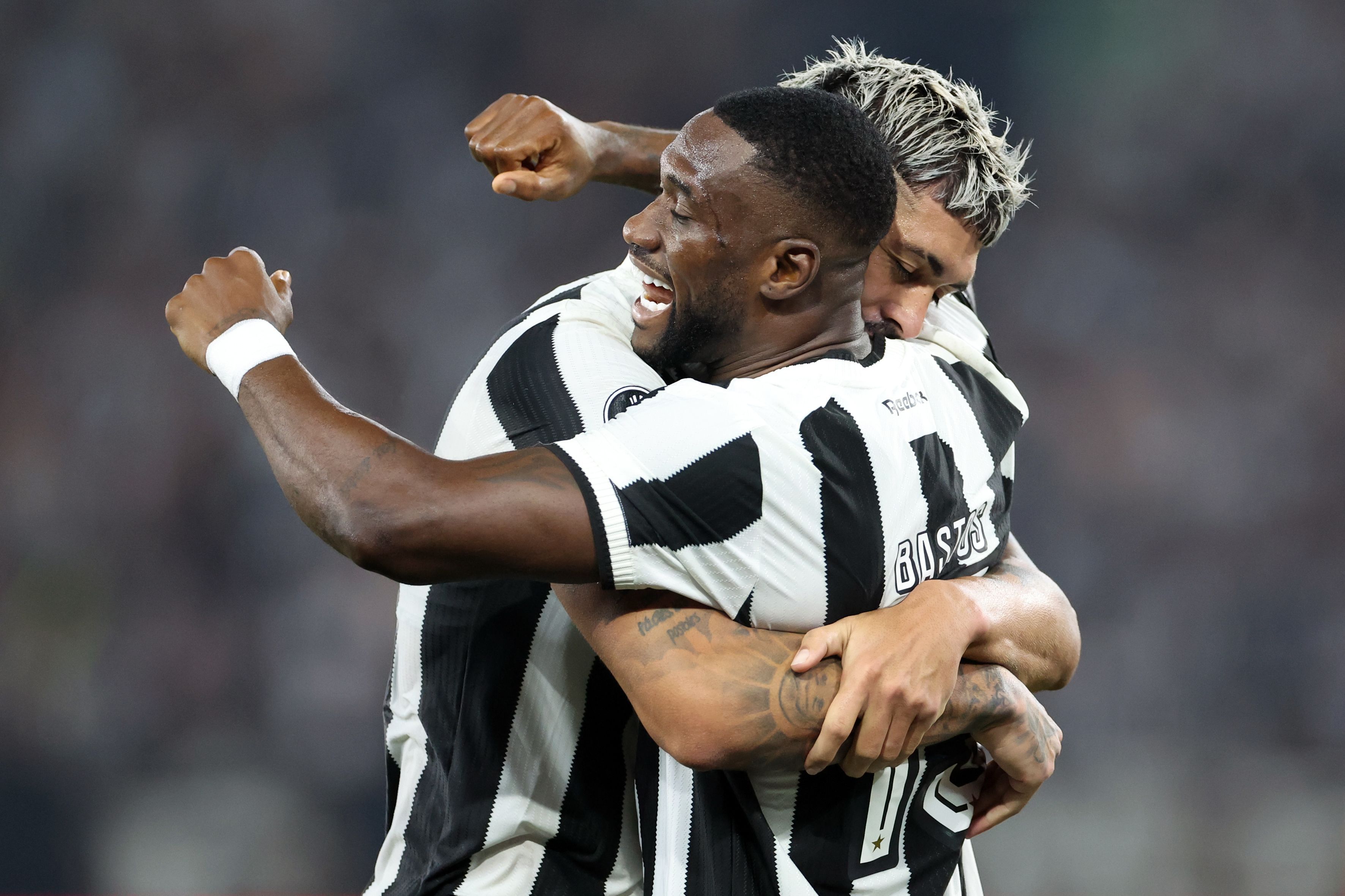 Impenetrável: zaga titular do Botafogo ultrapassa os 800 minutos sem sofrer gols