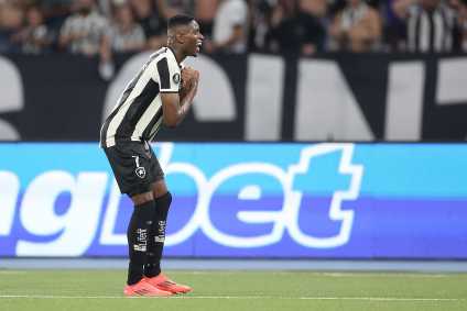 Botafogo goleia o Peñarol