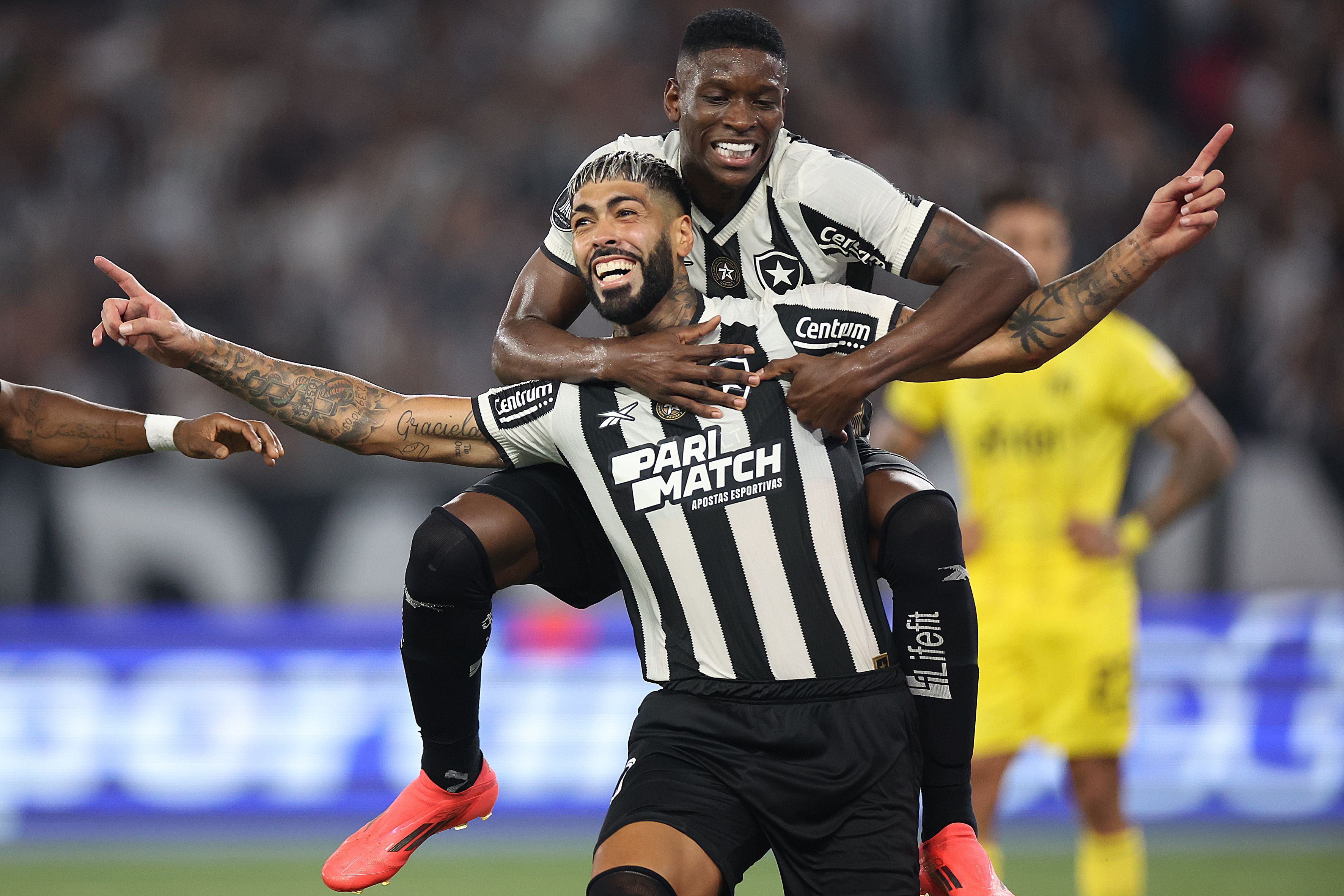 Botafogo provoca Peñarol e Flamengo em alusão a resultados históricos; veja