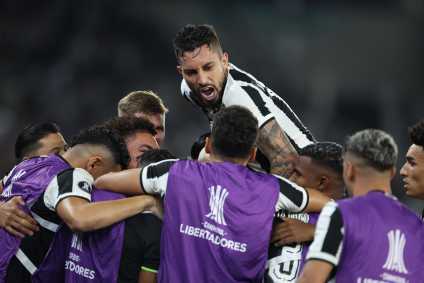 Botafogo goleia o Peñarol