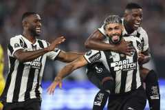 Botafogo goleia o Peñarol