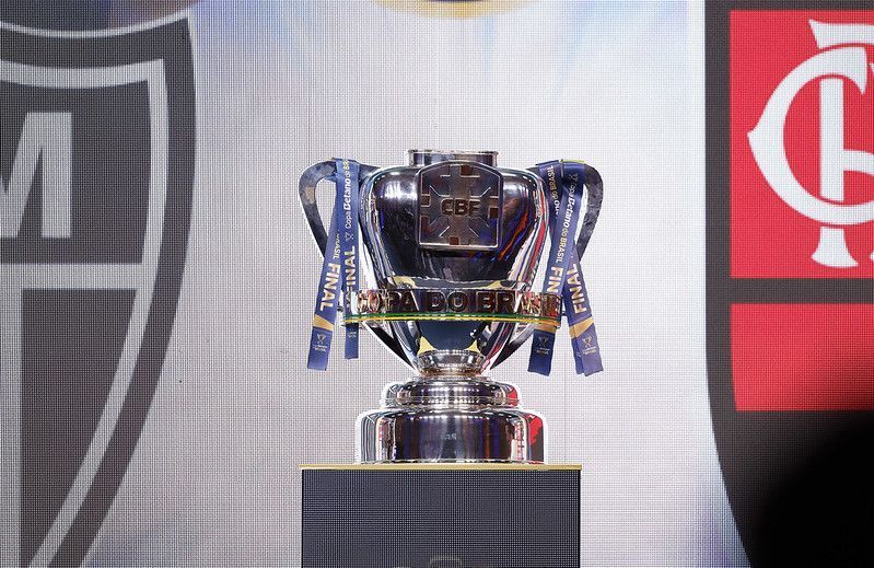 Antes de final entre Atlético e Flamengo, troféu da Copa do Brasil será exposto em BH