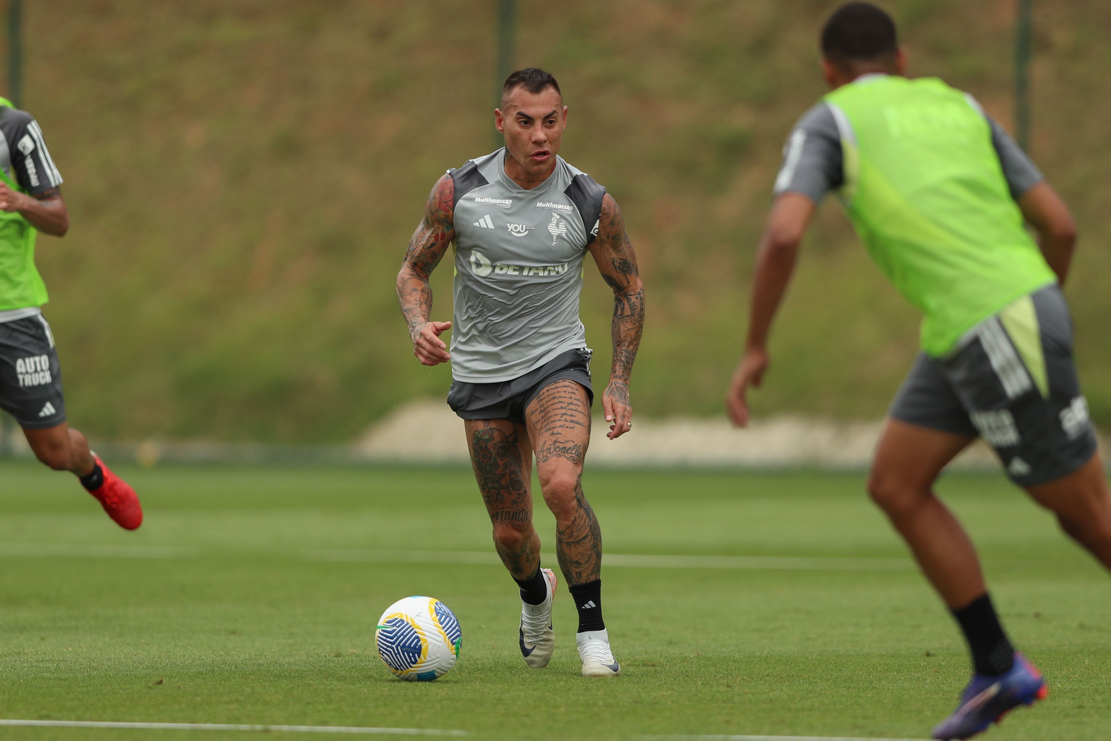 Sem titulares em campo, Atlético segue preparação para enfrentar o Internacional