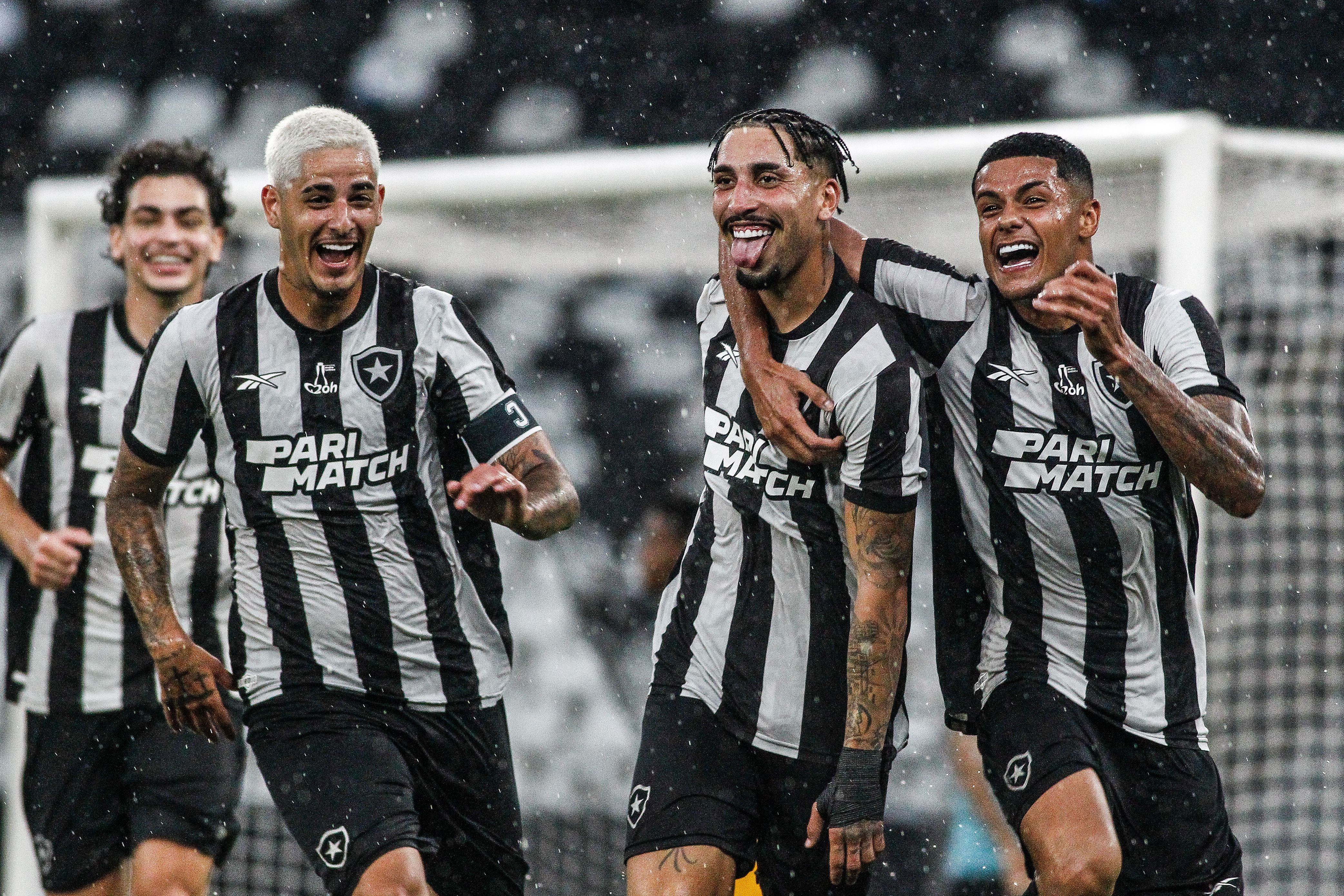 Merece o Puskás? Veja o golaço de meia do Botafogo pelo Brasileirão Sub-23