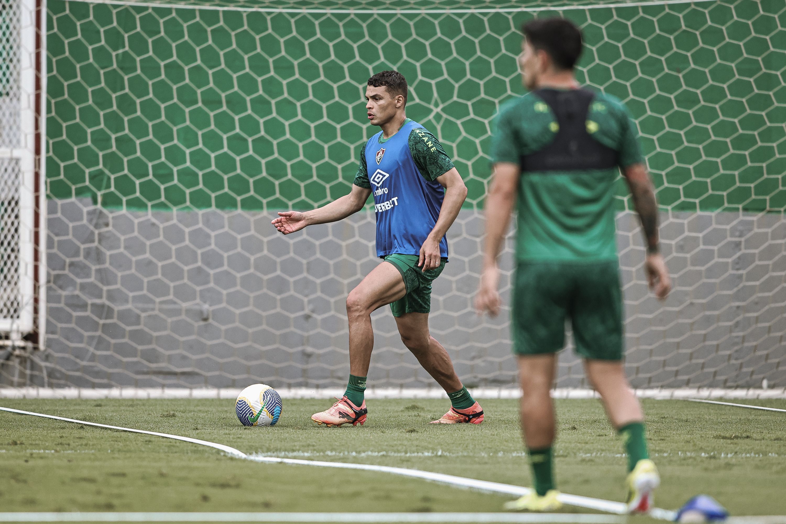 Fluminense se prepara para duelo contra o Grêmio e com novidade no campo