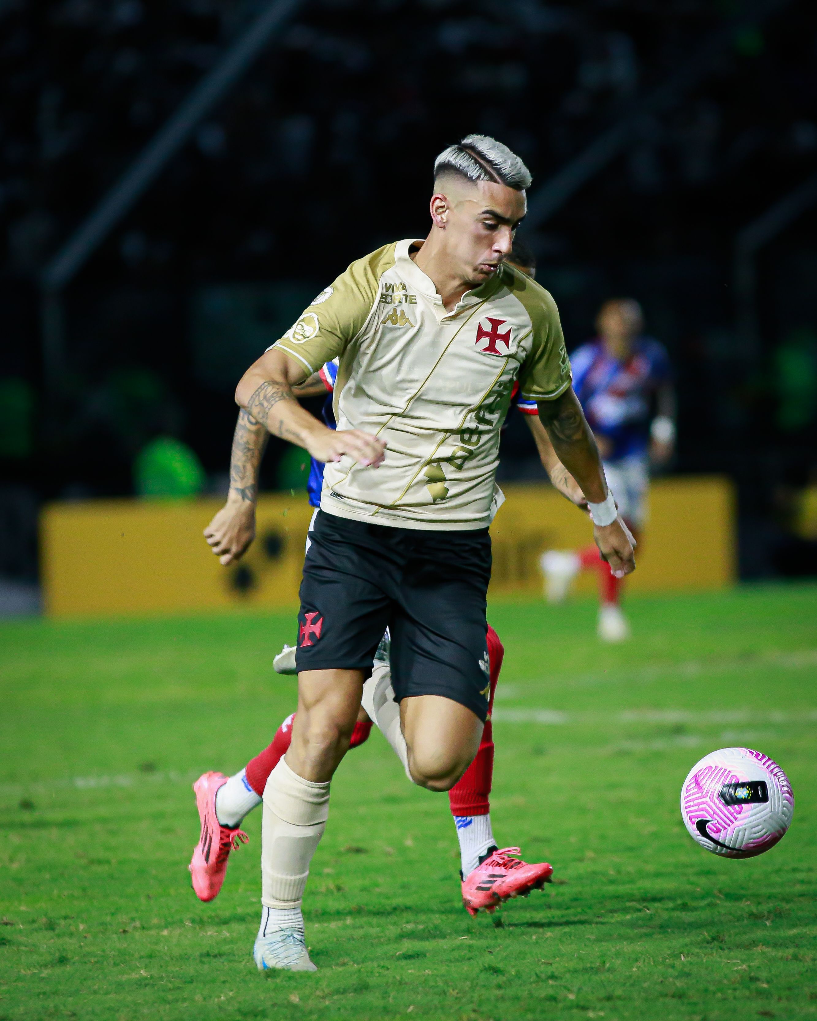 Surpresa no ataque do Vasco, Pumita já projeta futuro longo no clube