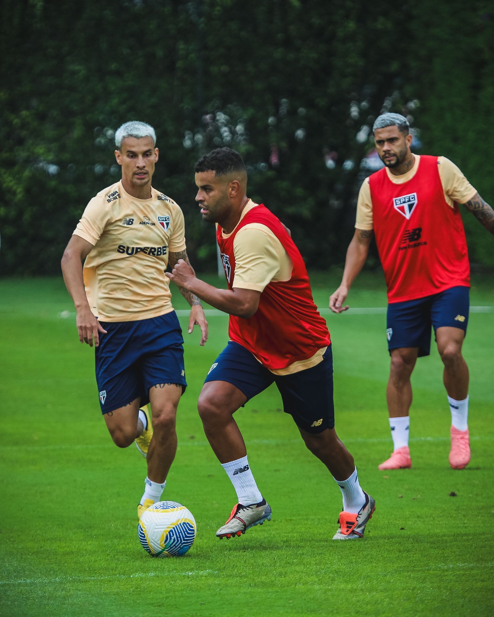 Zubeldía testa novas escalações em jogo-treino do São Paulo