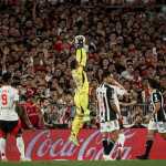 River x Atlético: Everson e Borja se envolvem em 'confusão' inusitada no Monumental