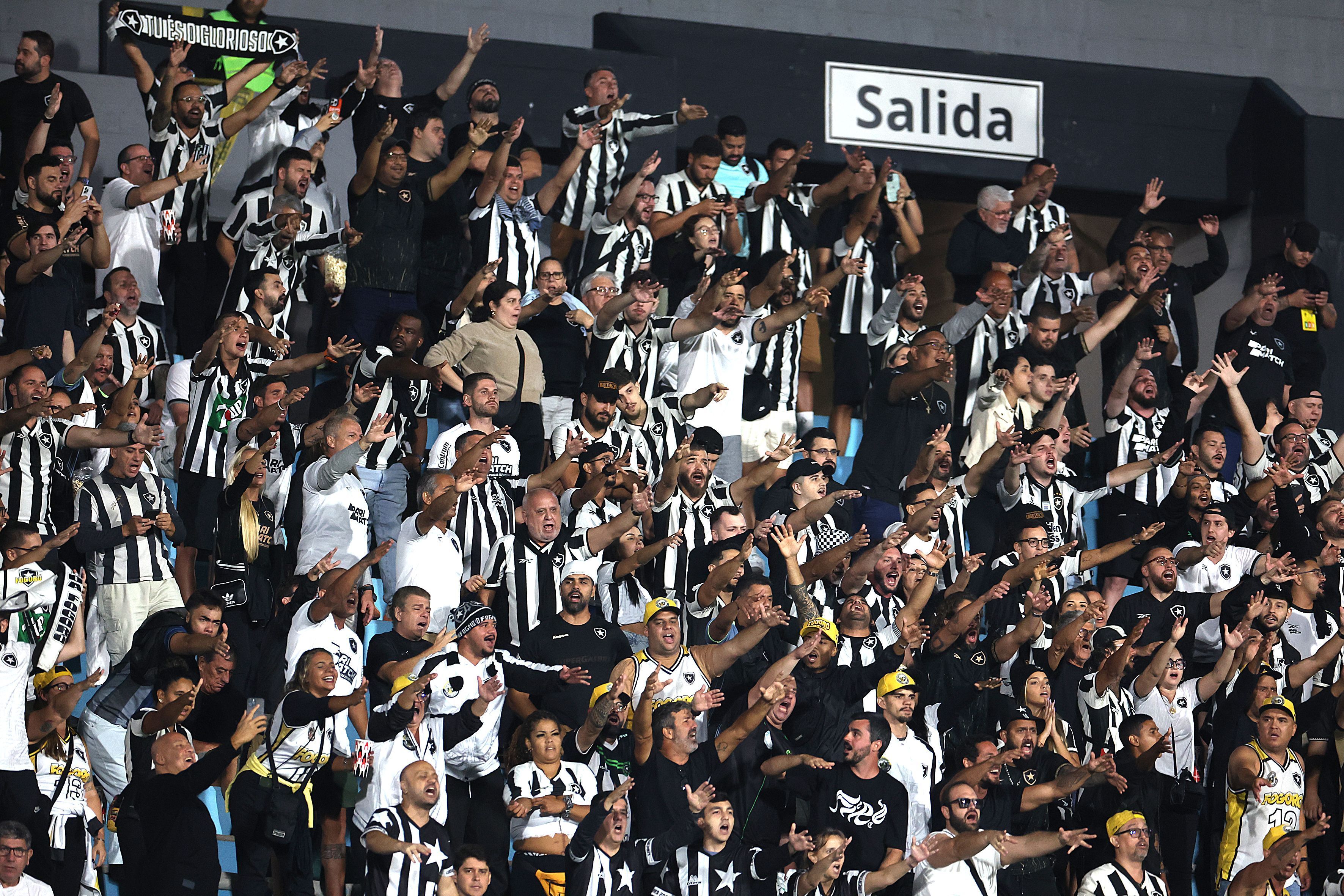 Libertadores: Torcida do Botafogo pede 'paz', e uruguaios 'liberdade aos detidos'