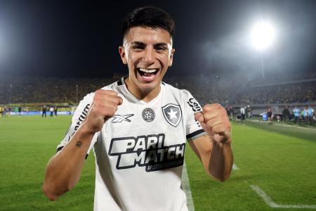 Thiago Almada era titular no time do Botafogo de 2024