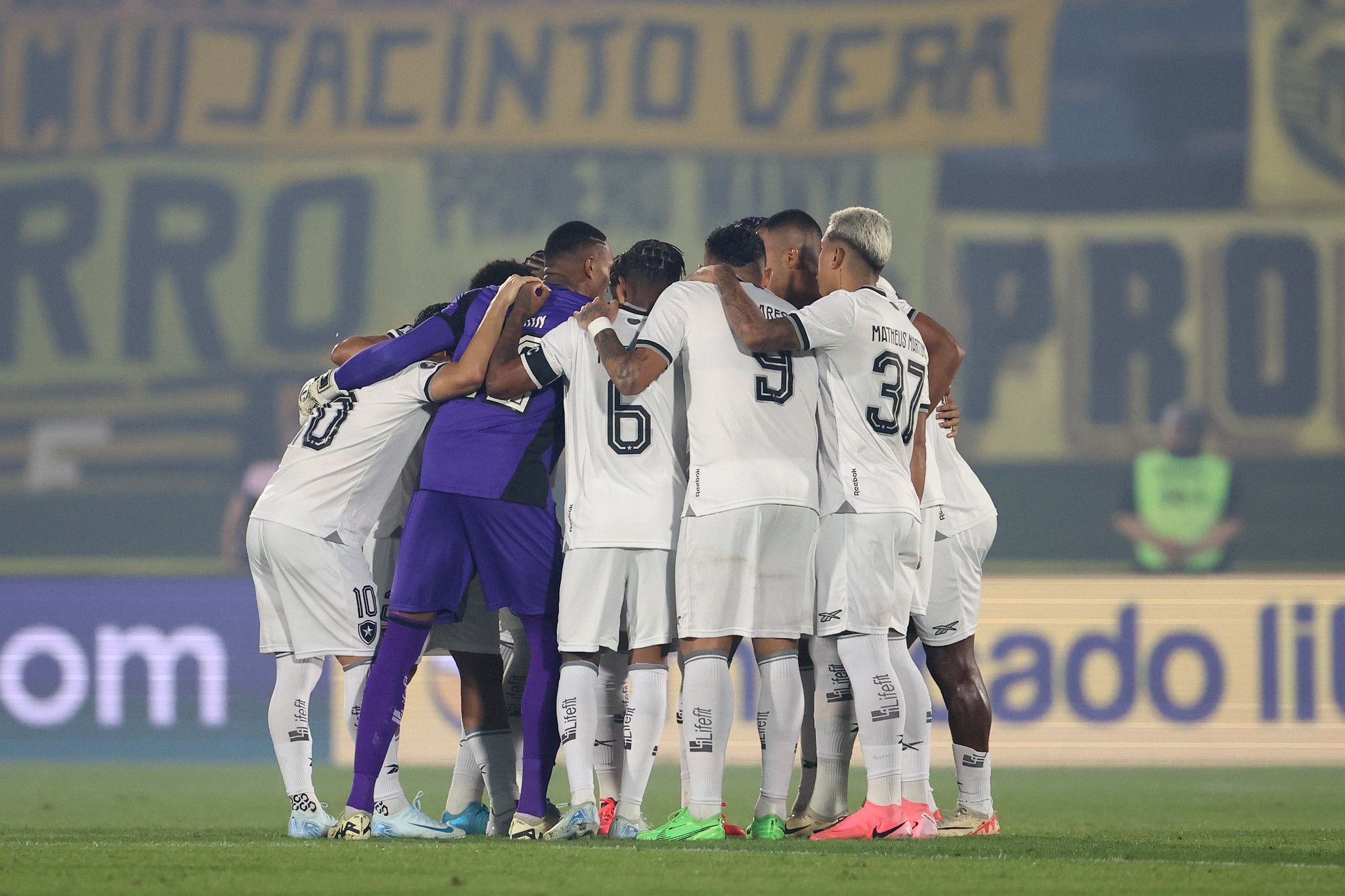 Jogador do Botafogo é expulso e não enfrenta Atlético na final da Libertadores