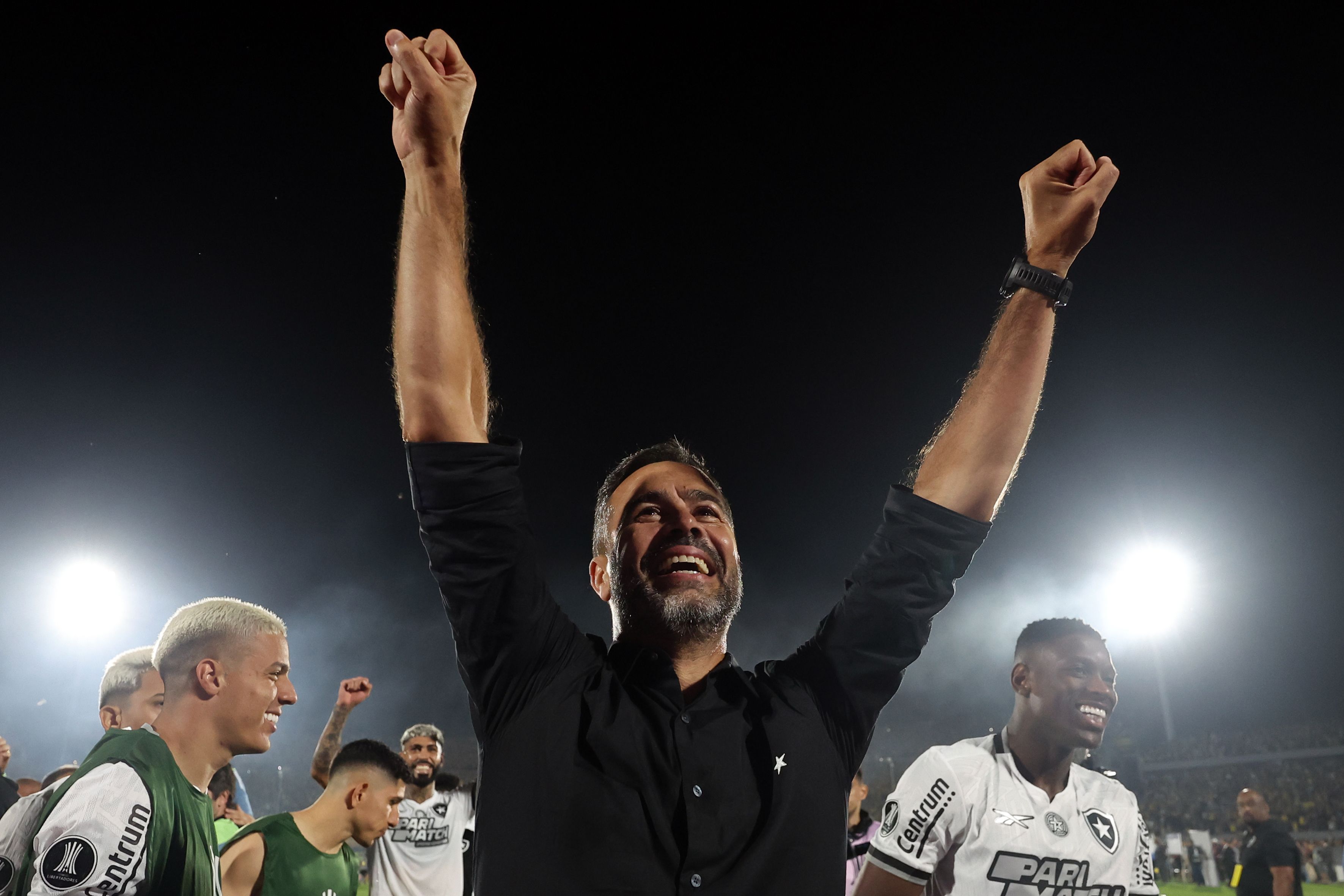 Artur Jorge dedica classificação histórica do Botafogo à torcida: 'Valeu a pena'