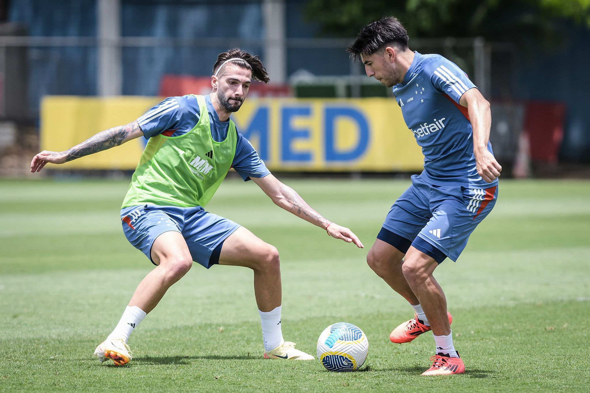 Após 1ª vitória com Diniz, Cruzeiro busca confiança no Brasileiro antes de decisão
