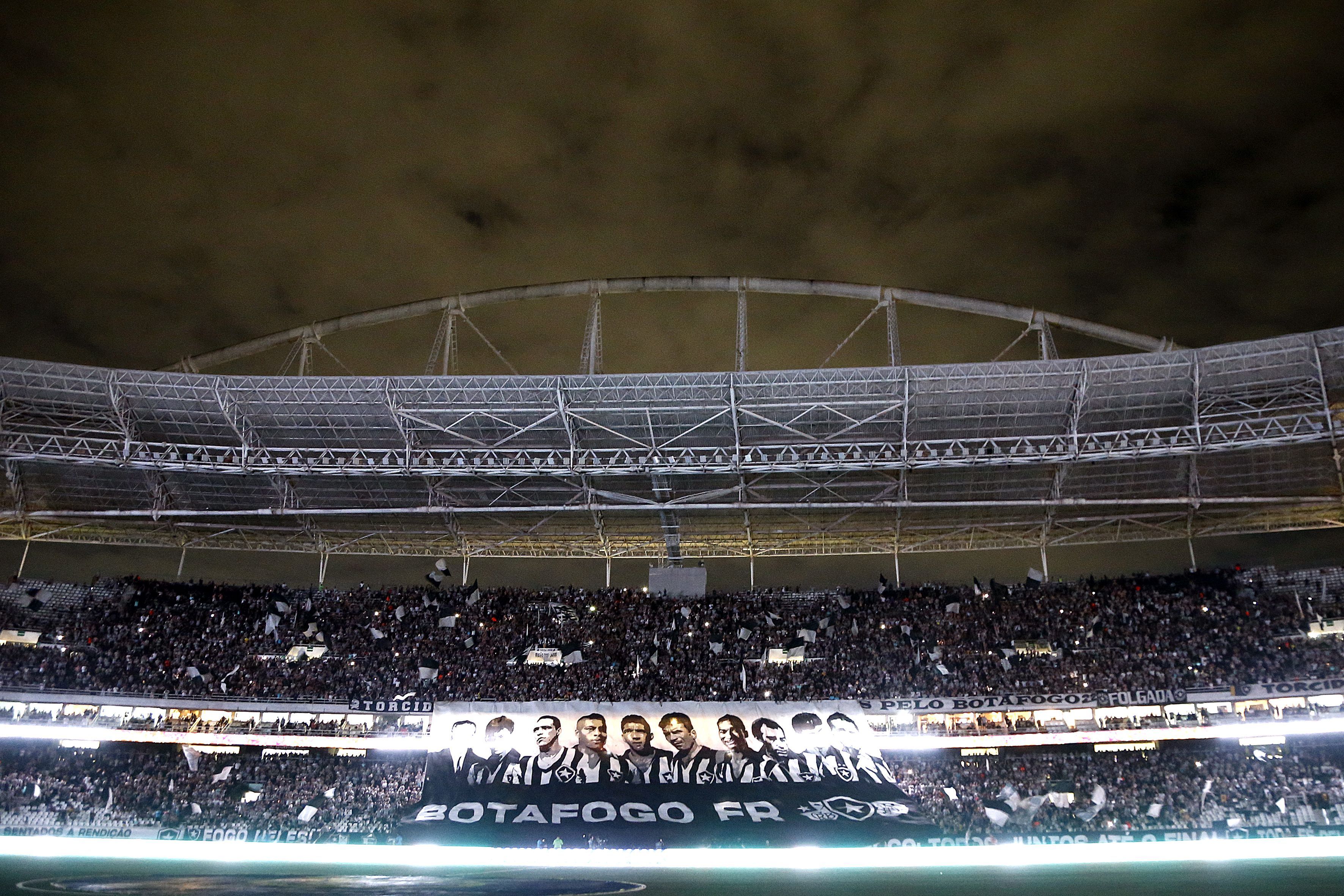 Botafogo 'bate o pé' e cancela show para mandar jogo contra o Vitória no Nilton Santos