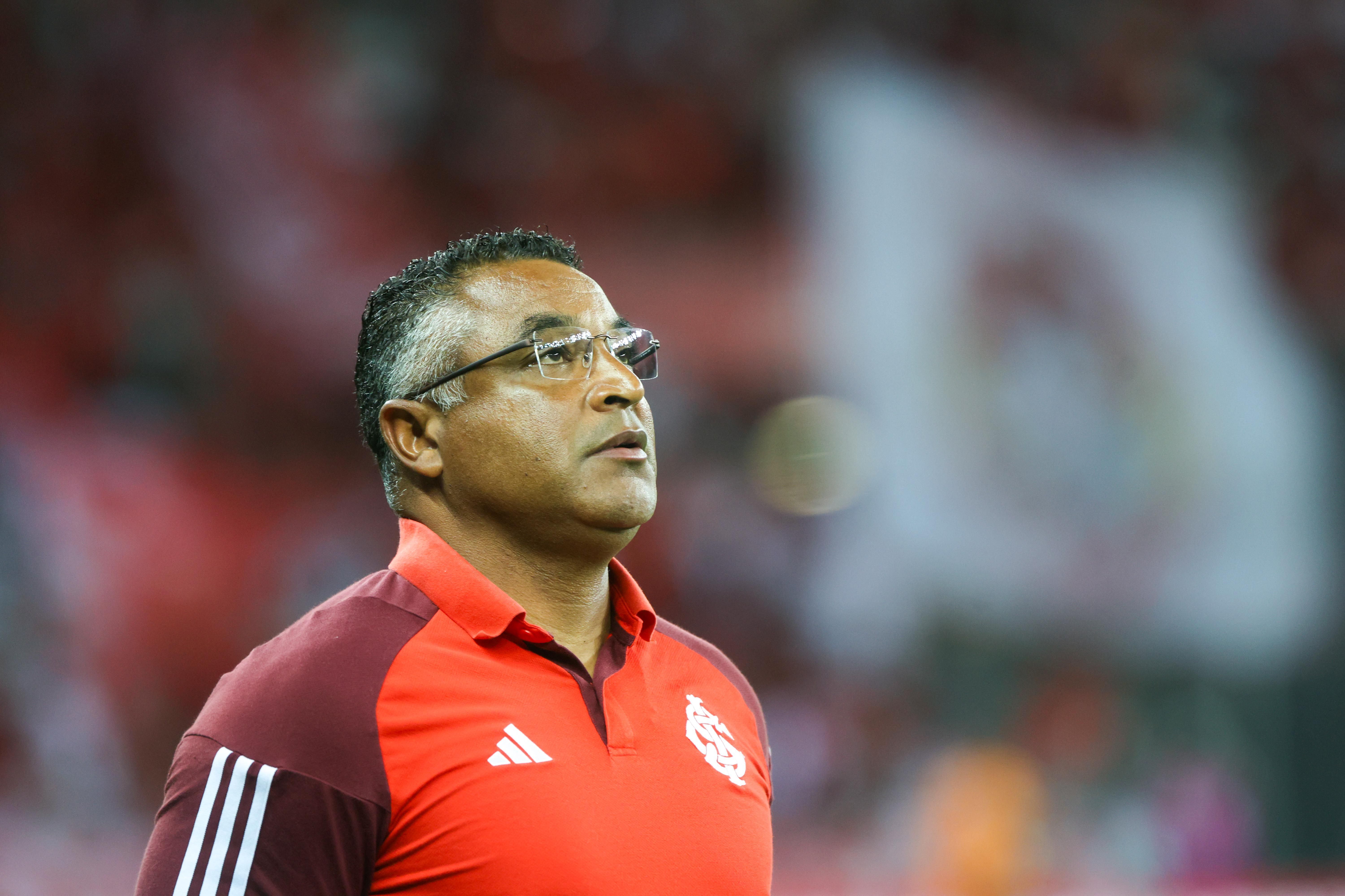 Roger evita responder sobre vandalização de sua placa na Calçada da Fama do Grêmio