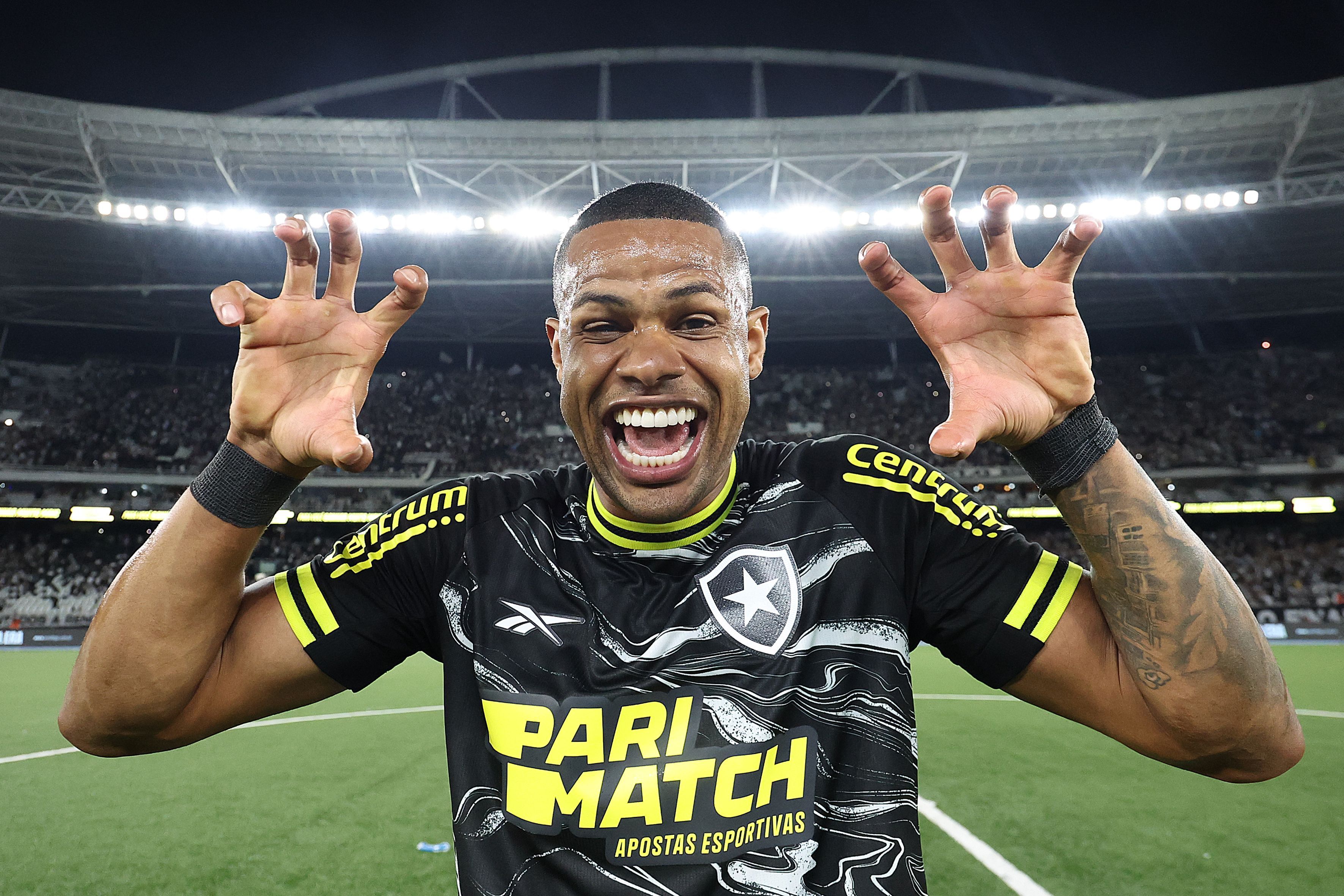 Júnior Santos supera 'baque' para voltar a brilhar no Botafogo: 'Fiquei para baixo'