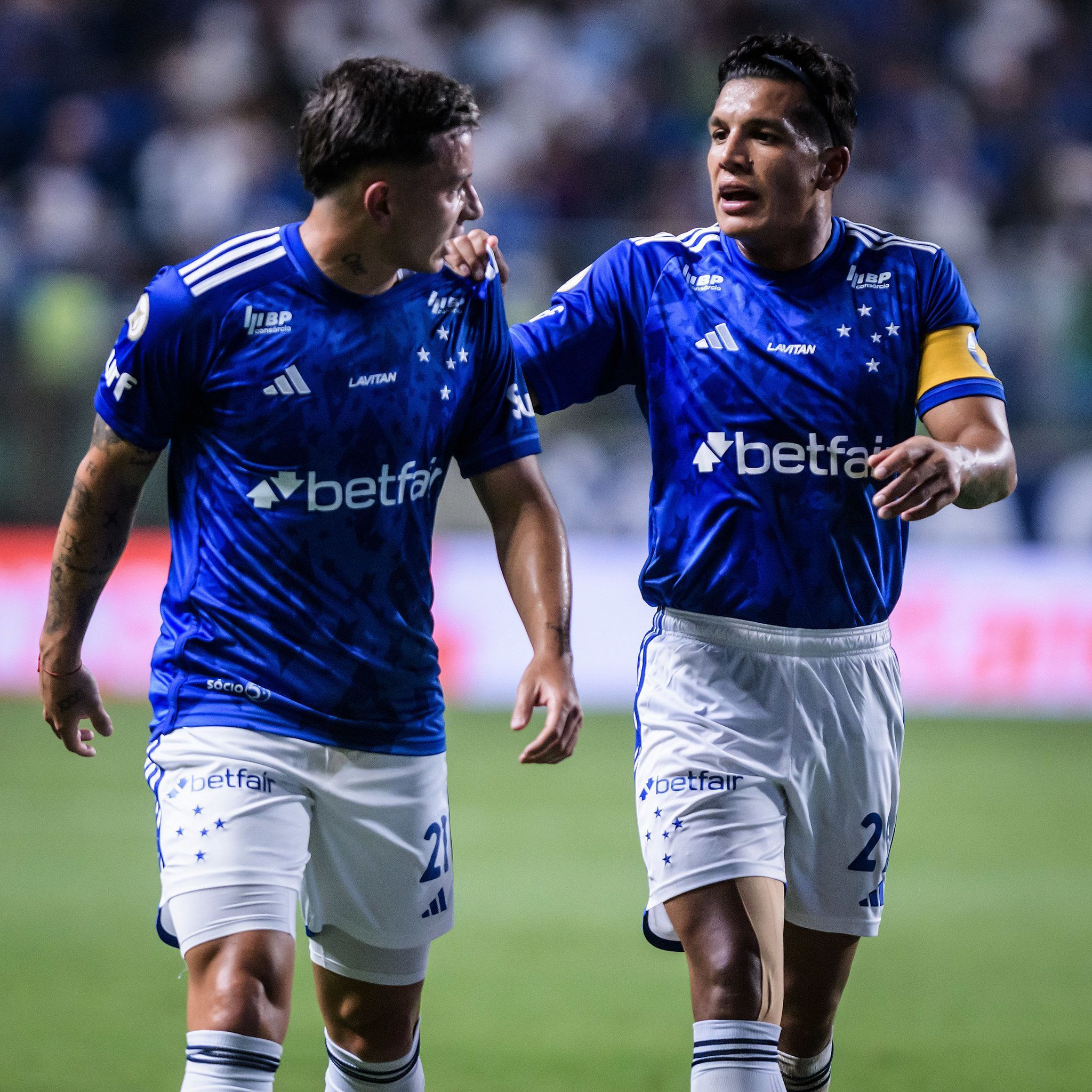 Lucas Romero, do Cruzeiro, exalta clubes brasileiros: 'Superiores a 90% da Argentina'