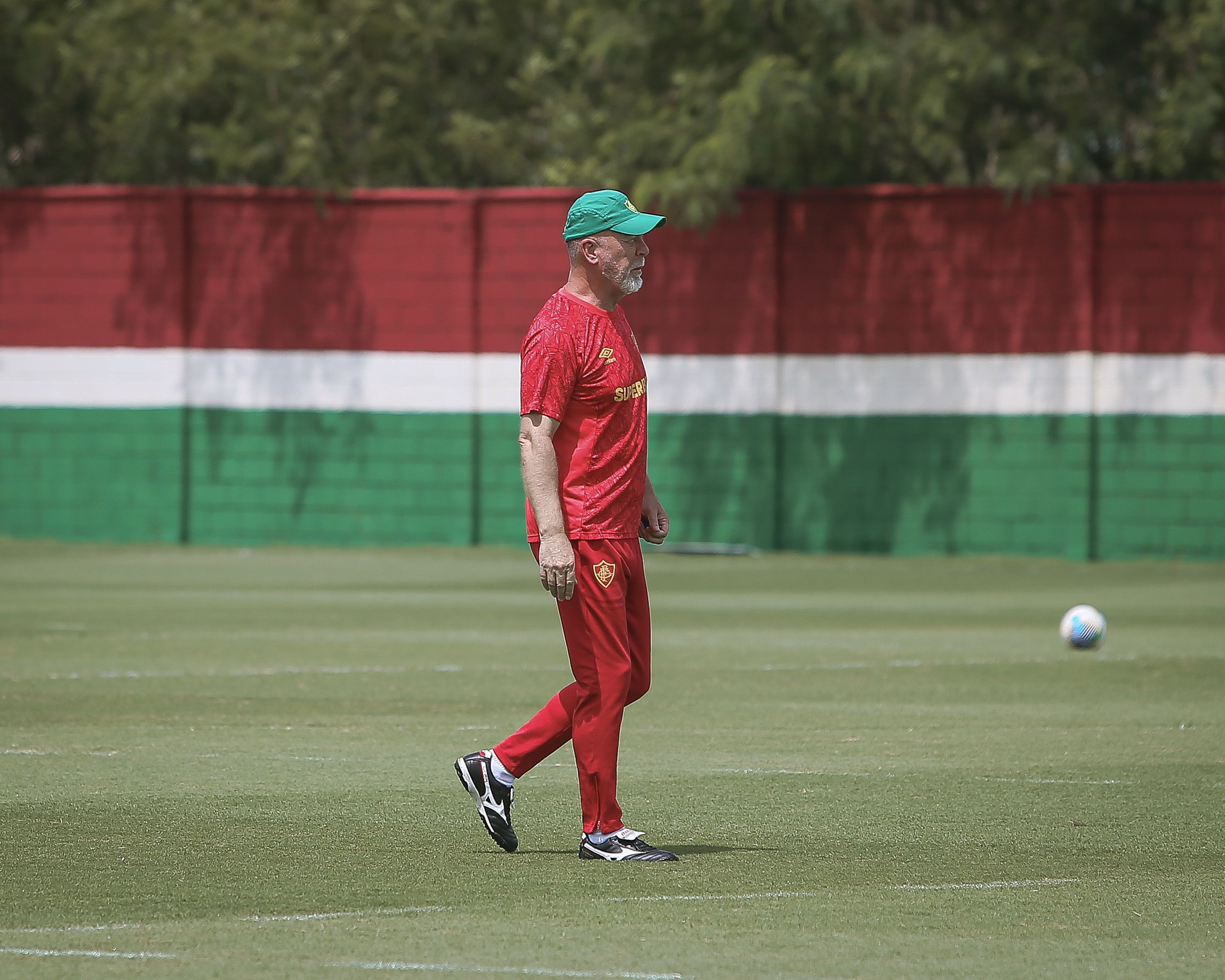 Mano Menezes deve permanecer no Fluminense em 2025 após saída de Marcelo