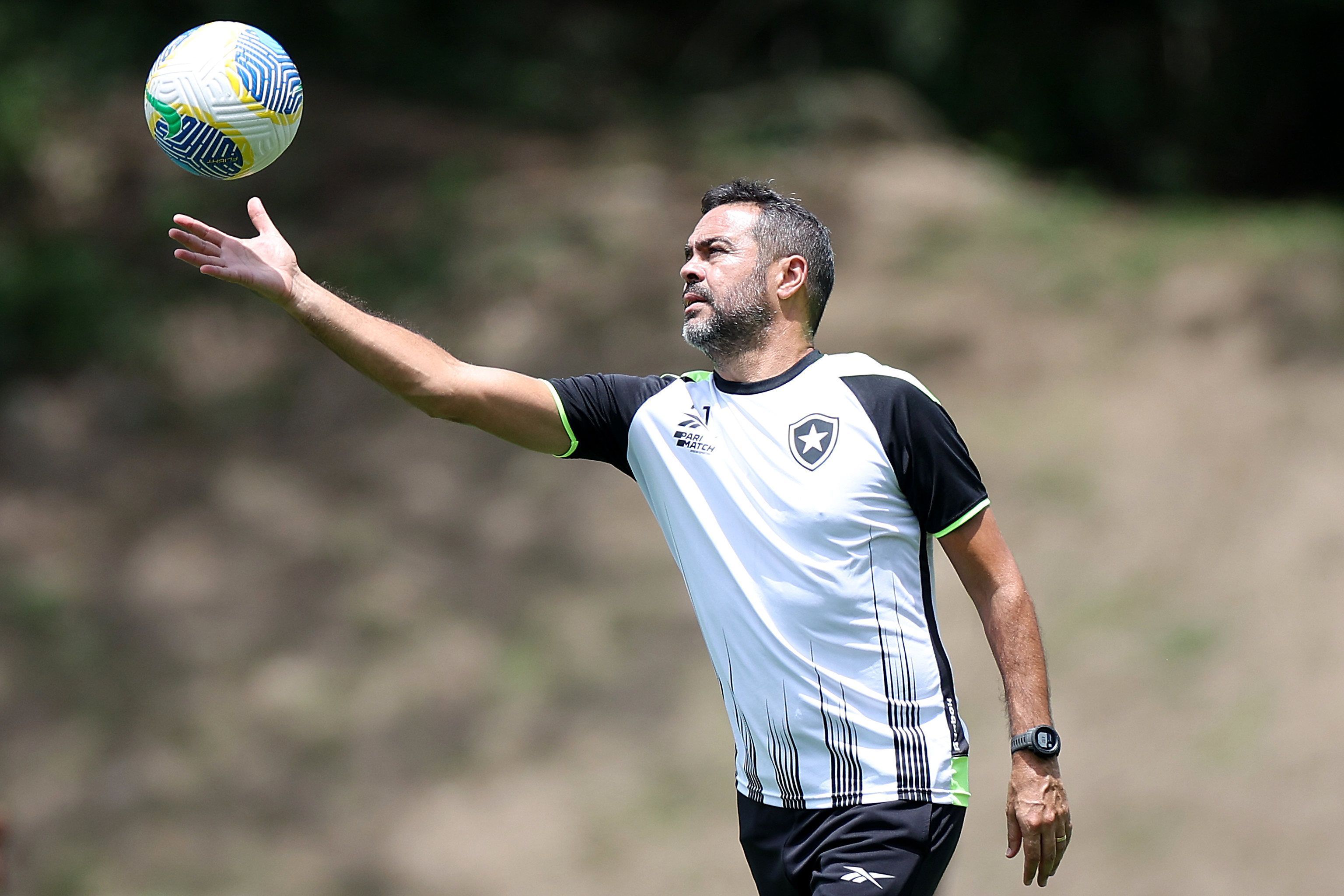 Por liderança 'tranquila', Botafogo recebe o Cuiabá pelo Brasileirão