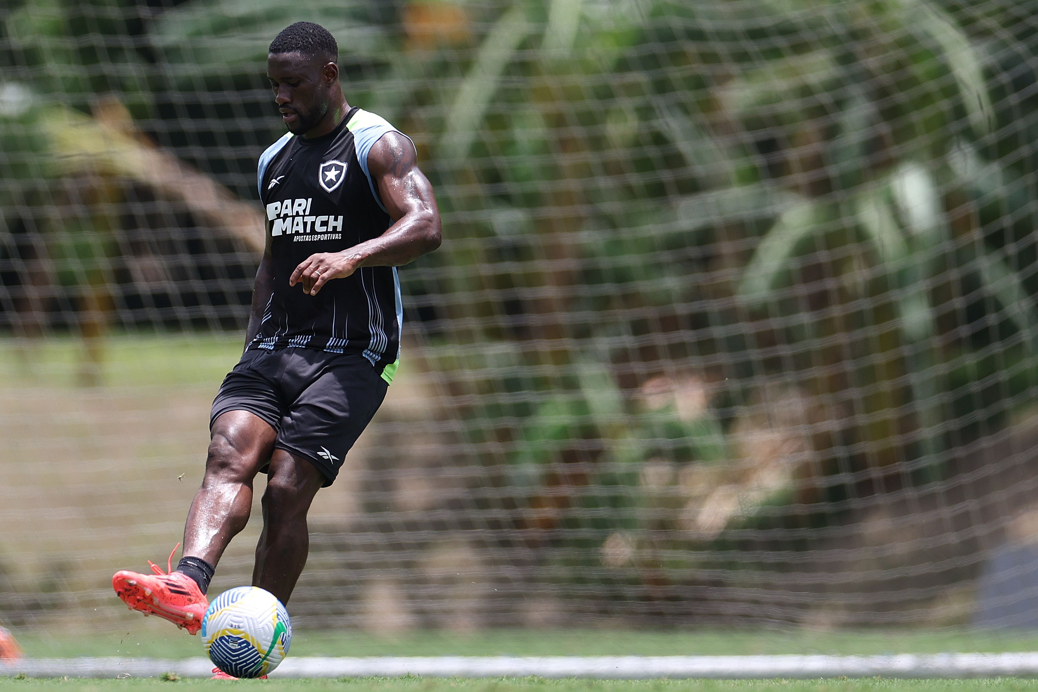 Escalação do Botafogo: Artur Jorge prepara uma mudança para enfrentar o Cuiabá