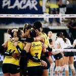Praia Clube vence Barueri e segue imbatível na Superliga Feminina de Vôlei