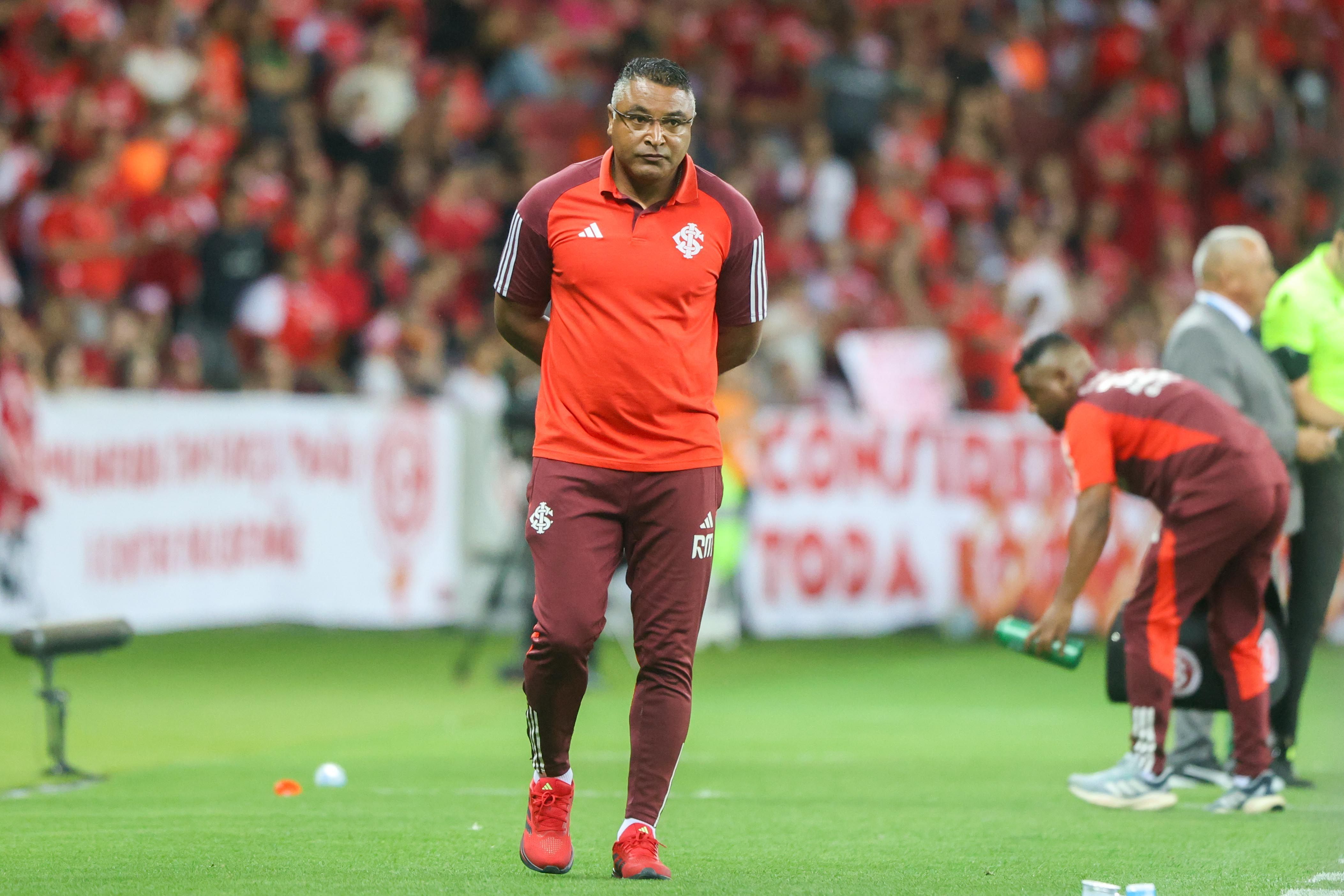 Invicto há 14 jogos, Roger comemora marca histórica no comando do Inter