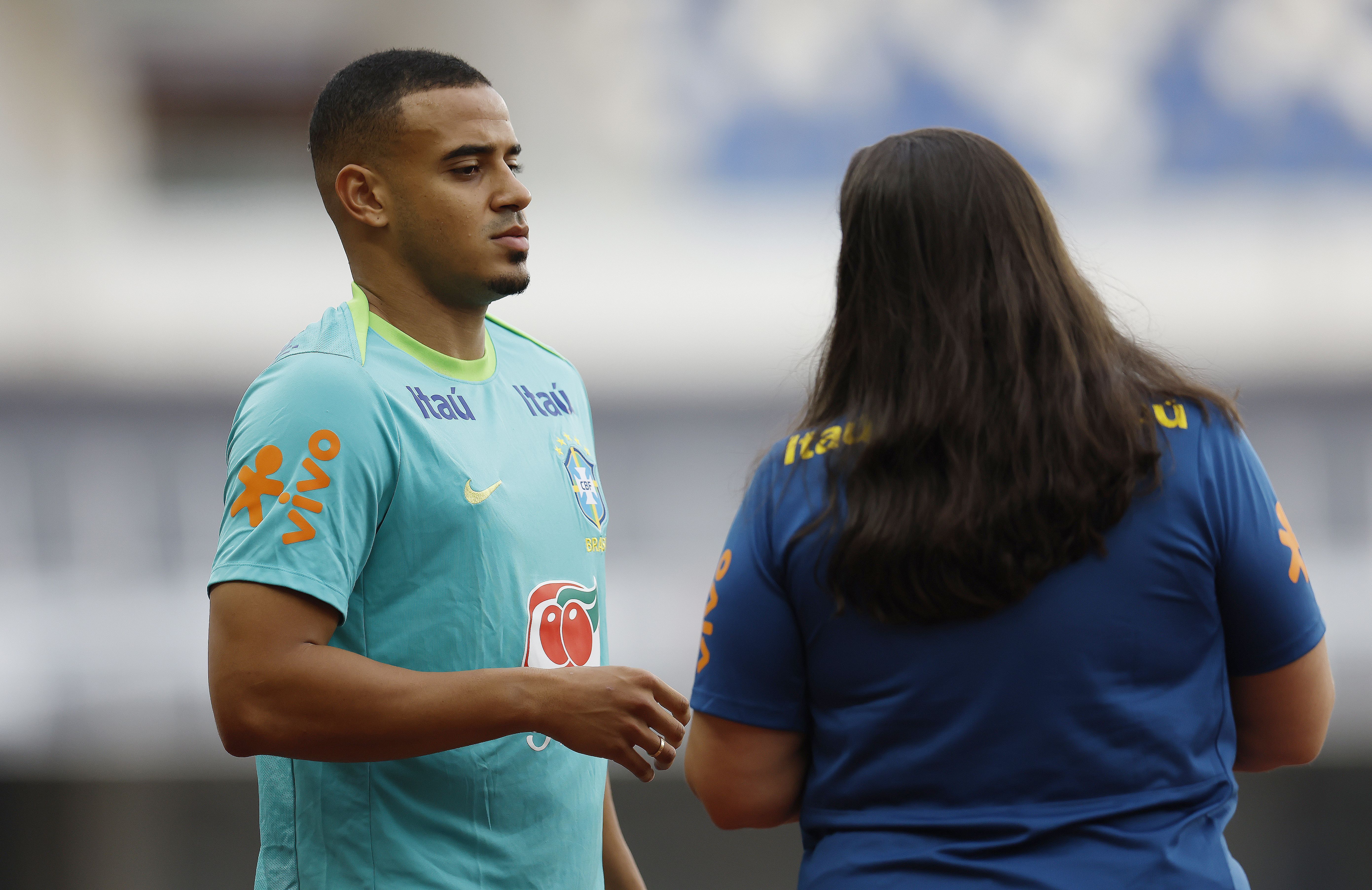 Novato na Seleção festeja estar perto dos astros que 'conhecia por videogame'