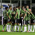América confirma saída de mais um titular na Série B 2024; clube soma 9 despedidas